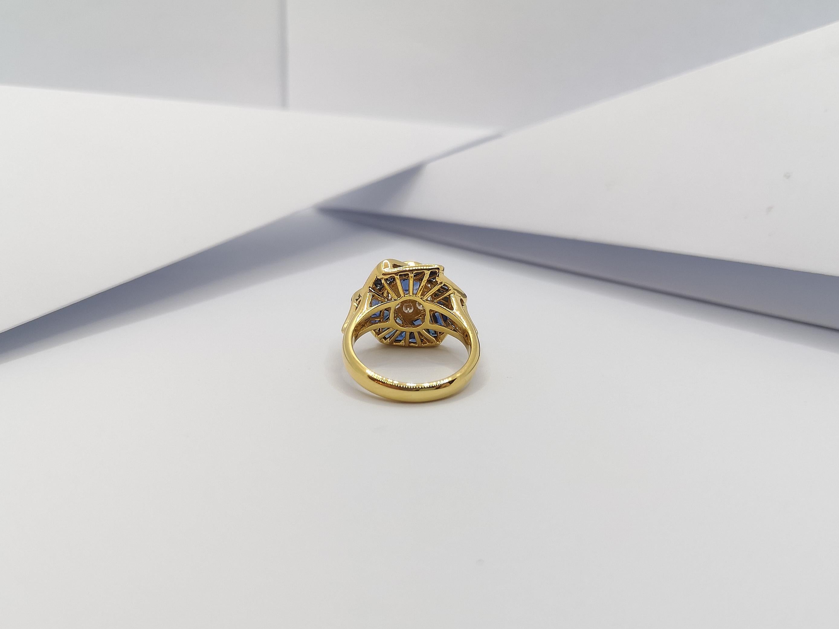 Bague en or 18 carats sertie d'un saphir bleu et de diamants en vente 9