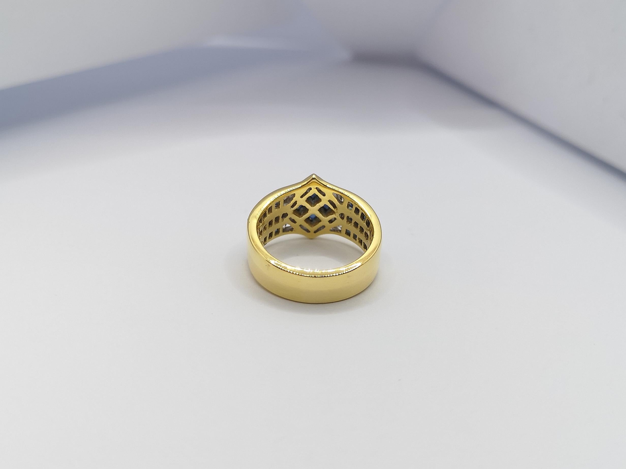 Saphir bleu  Bague avec diamant serti dans des montures en or 18 carats en vente 9
