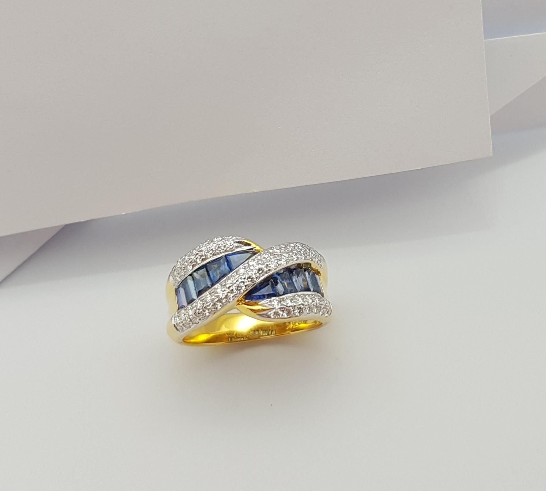 Blue Sapphire with Diamond Ring Set in 18 Karat Gold Settings For Sale 8