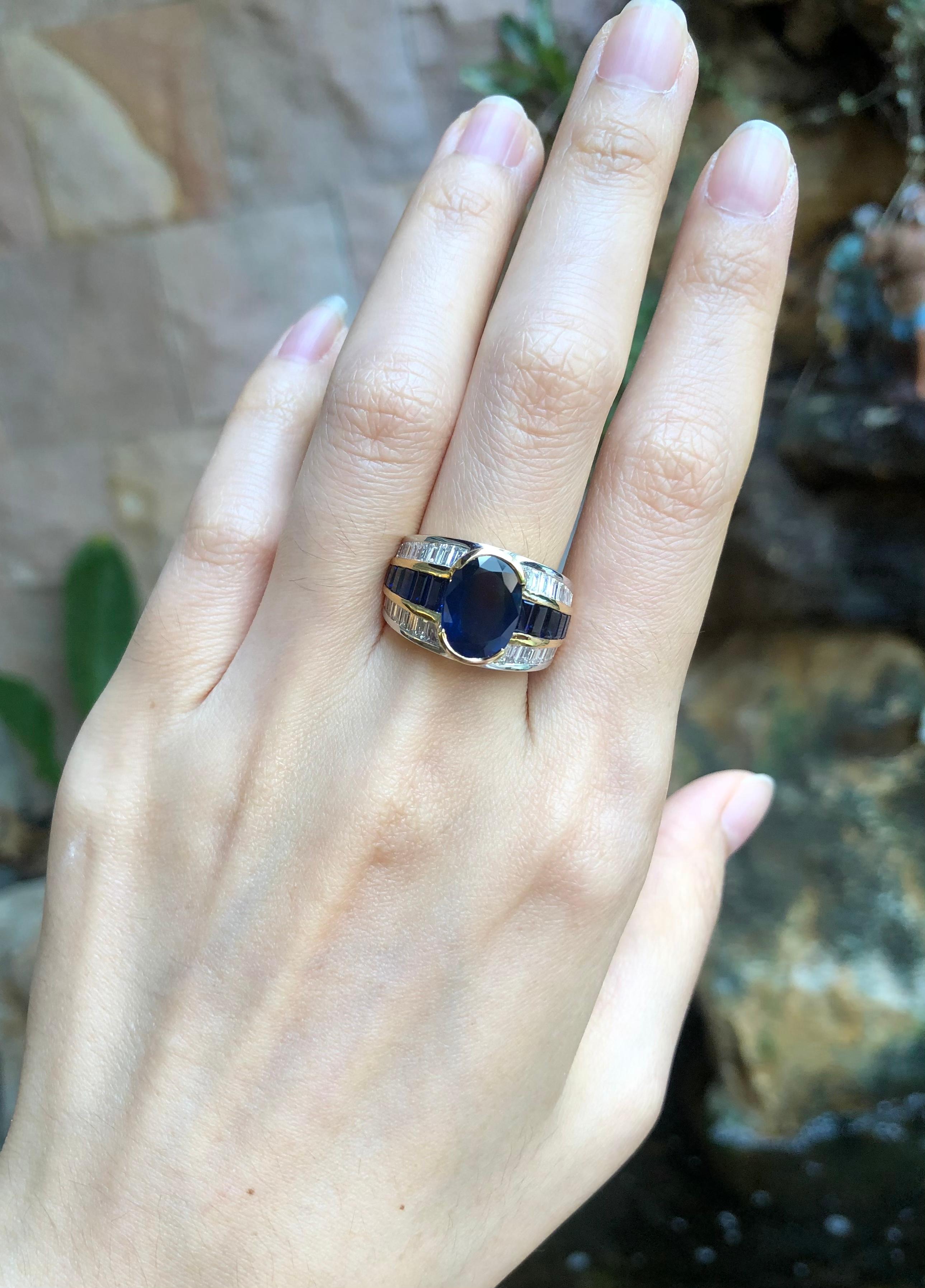 Zaffiro blu da 3,79 carati con zaffiro blu da 0,85 carati e diamante da 0,95 carati incastonati in oro 18 carati

Larghezza:  0.8 cm 
Lunghezza: 1.8 cm
Misura dell'anello: 54
Peso totale: 10.86 grammi

