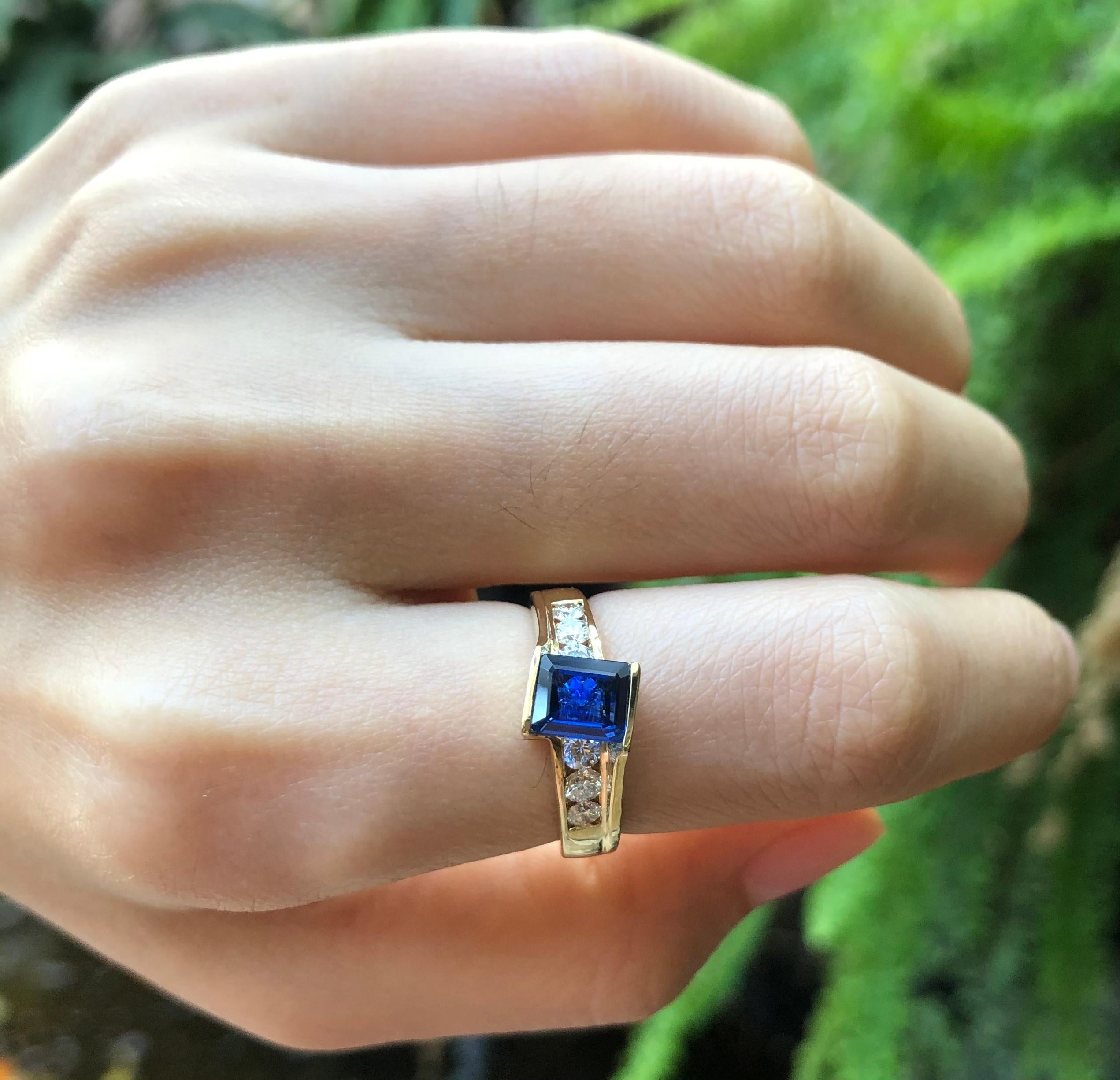 Bague avec saphir bleu de 1,0 carat et diamant de 0,49 carat, montés sur or 18 carats

Largeur :  0.7 cm 
Longueur : 0,8 cm
Taille de l'anneau : 50
Poids total : 5,45 grammes

