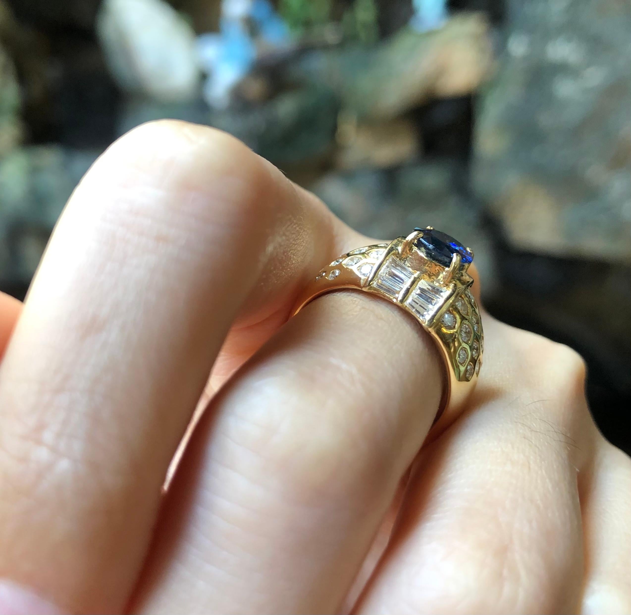 Blauer Saphir 1,59 Karat mit Diamant 1,25 Karat Ring in 18 Karat Goldfassung

Breite:  0.6 cm 
Länge:  0.8 cm
Ringgröße: 52
Gesamtgewicht: 9,24 Gramm

