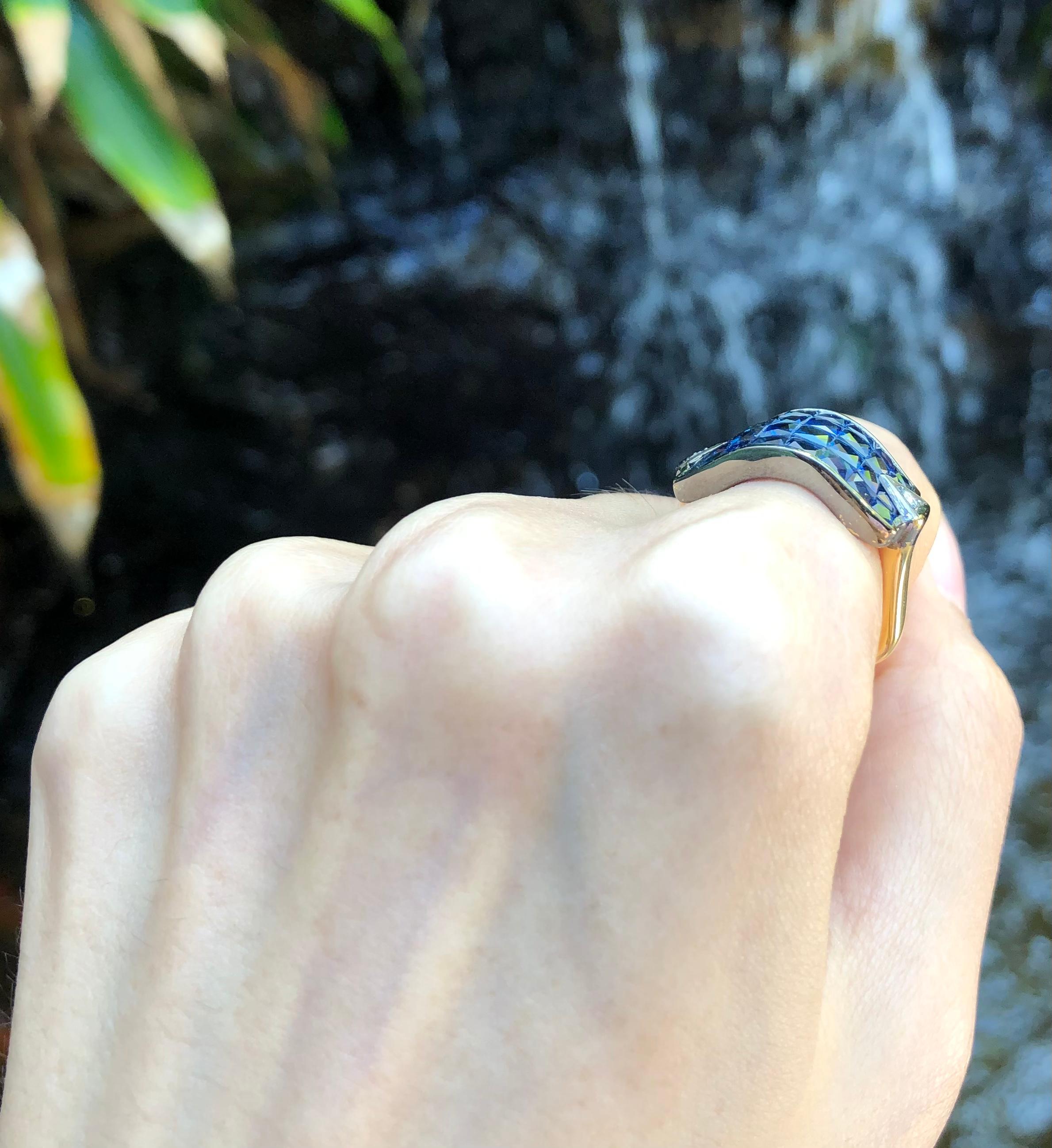 Zafiro Azul 8,88 quilates con Diamante 0,05 quilates Anillo engastado en Oro de 18 quilates

Anchura: 2.3 cm 
Longitud:  1.2 cm
Tamaño del anillo: 53
Peso total: 10,09 gramos

