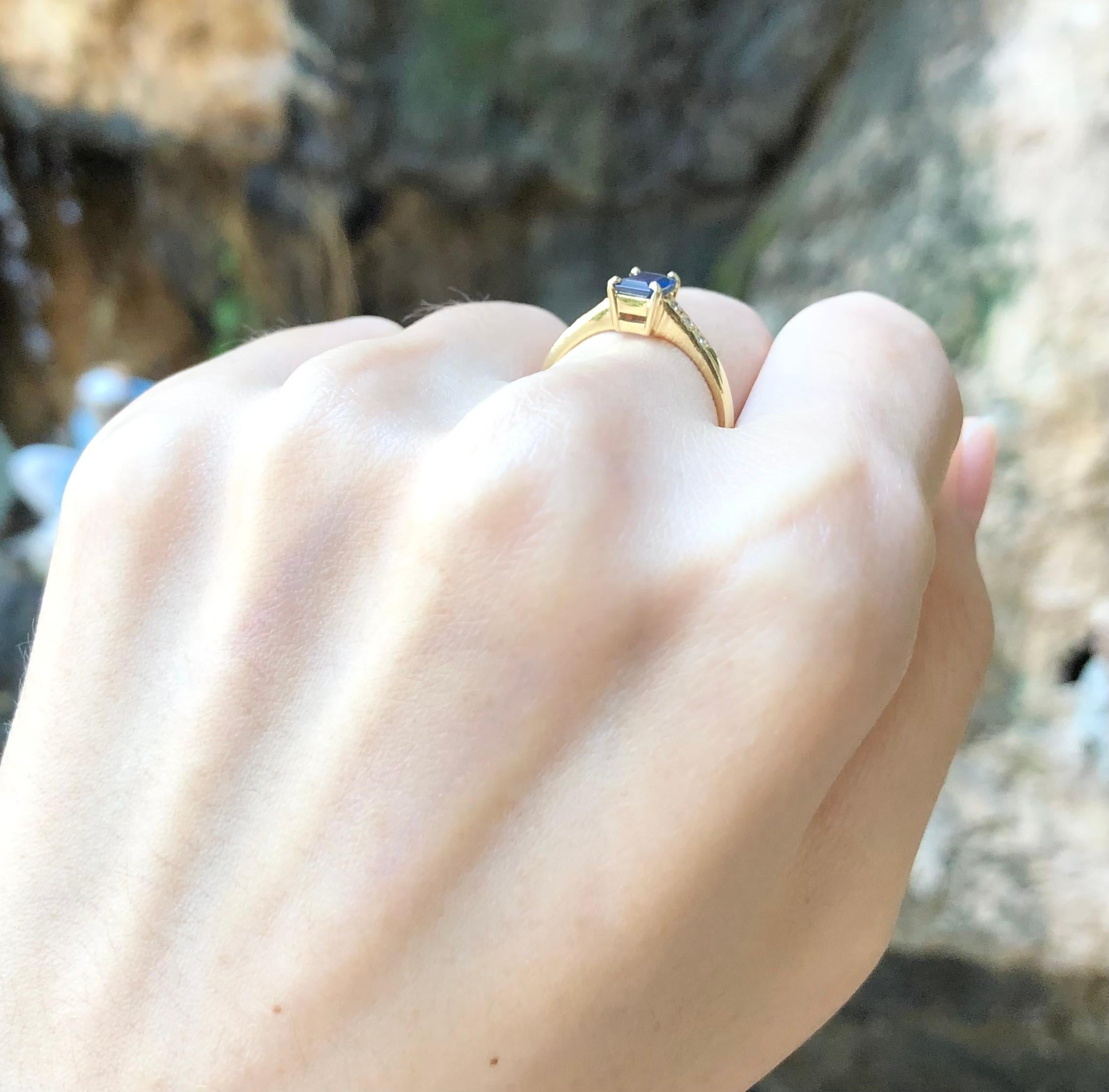 Blauer Saphir 0,71 Karat mit Diamant 0,08 Karat Ring in 18 Karat Goldfassung

Breite:  0.5 cm 
Länge: 0,6 cm
Ringgröße: 52
Gesamtgewicht: 2,57 Gramm


