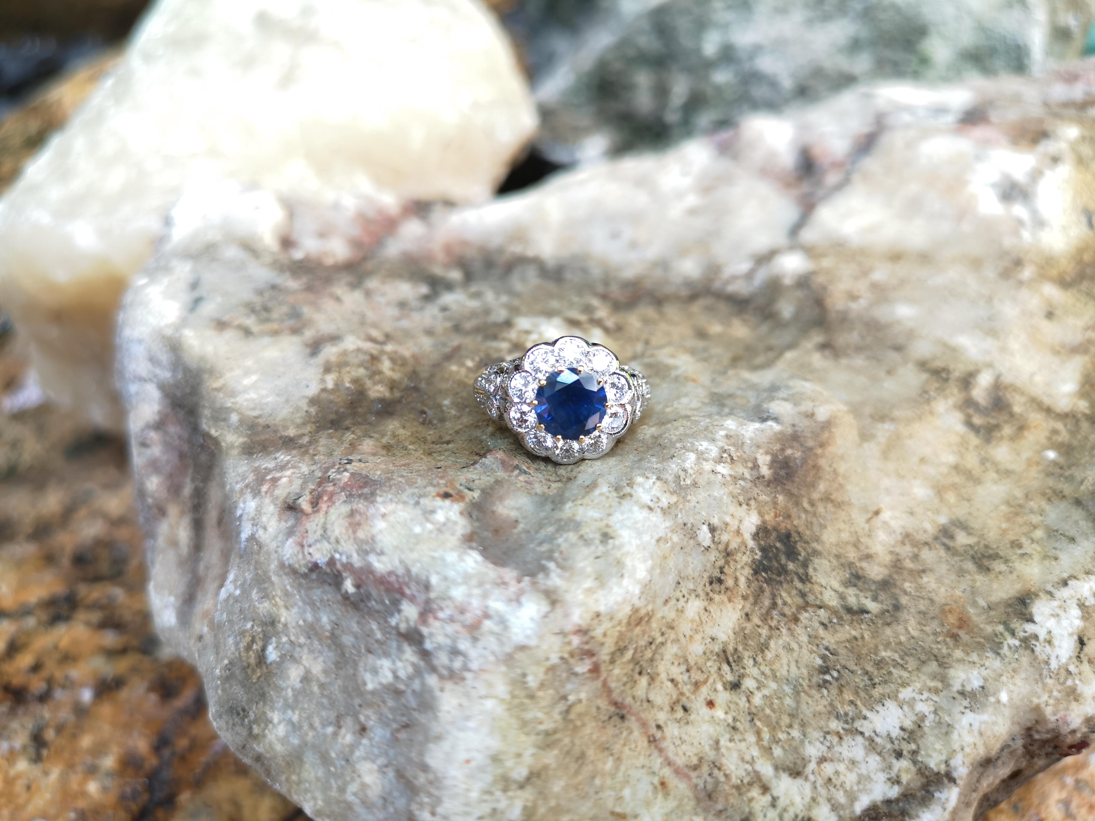 Round Cut Blue Sapphire with Diamond Ring Set in 18 Karat Gold Settings For Sale