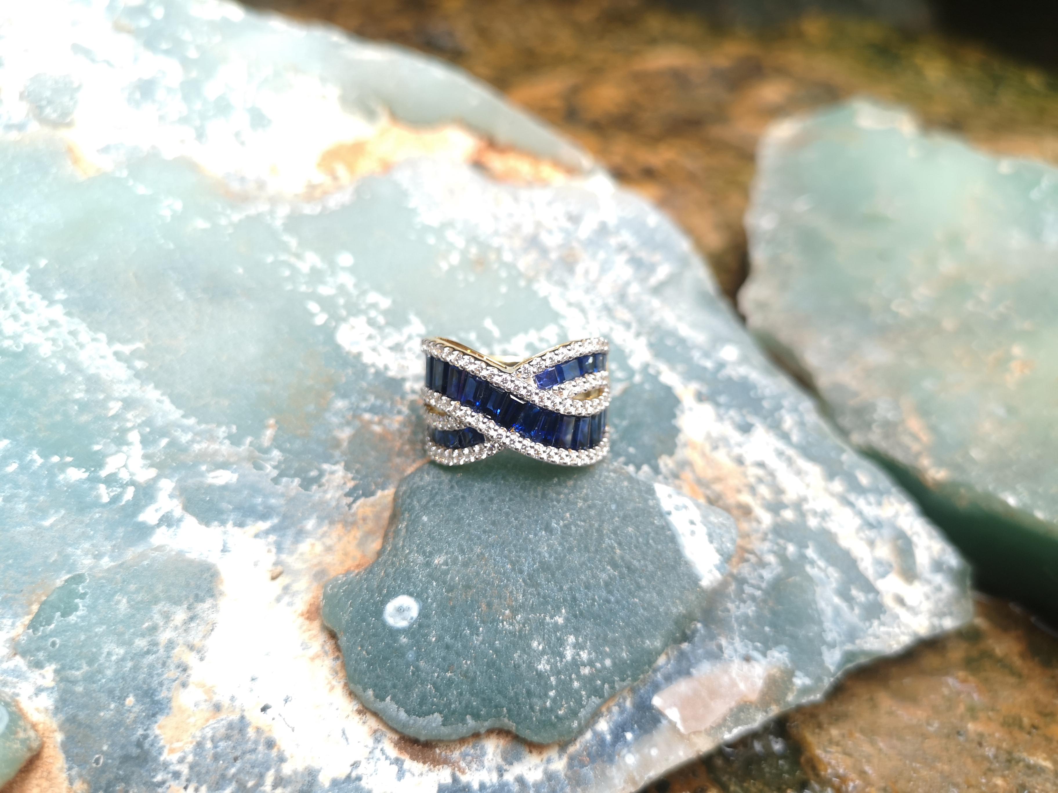 Blauer blauer Saphir mit Diamantring in 18 Karat Goldfassung (Zeitgenössisch) im Angebot