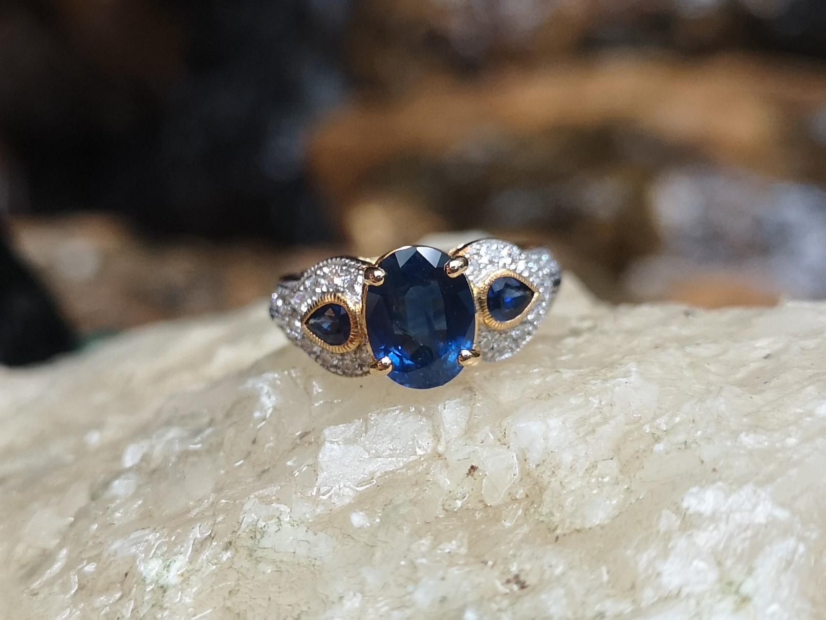 Oval Cut Blue Sapphire with Diamond Ring Set in 18 Karat Gold Settings For Sale