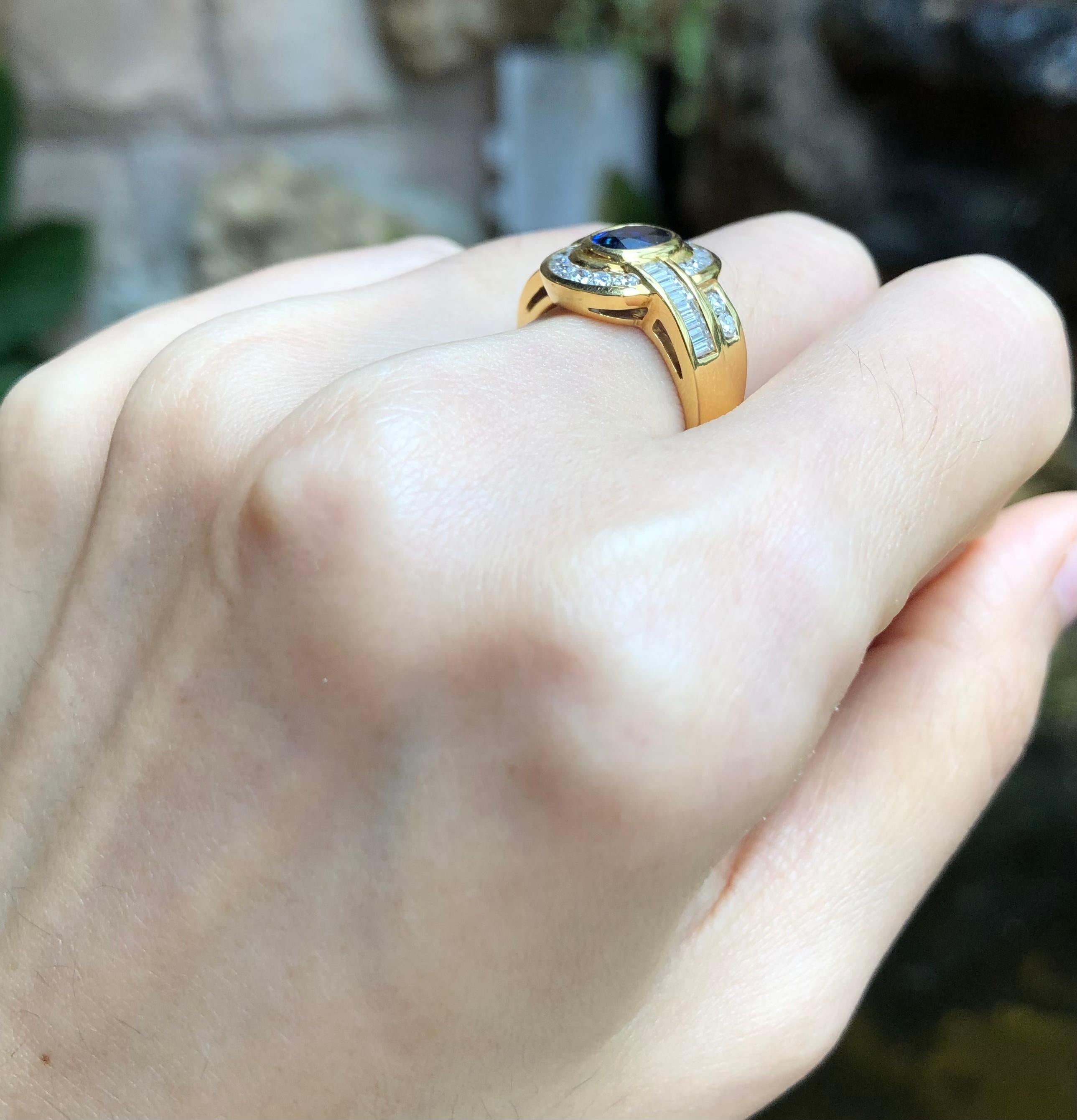 Blauer Saphir mit Diamantring aus 18 Karat Gold in Fassungen (Zeitgenössisch) im Angebot
