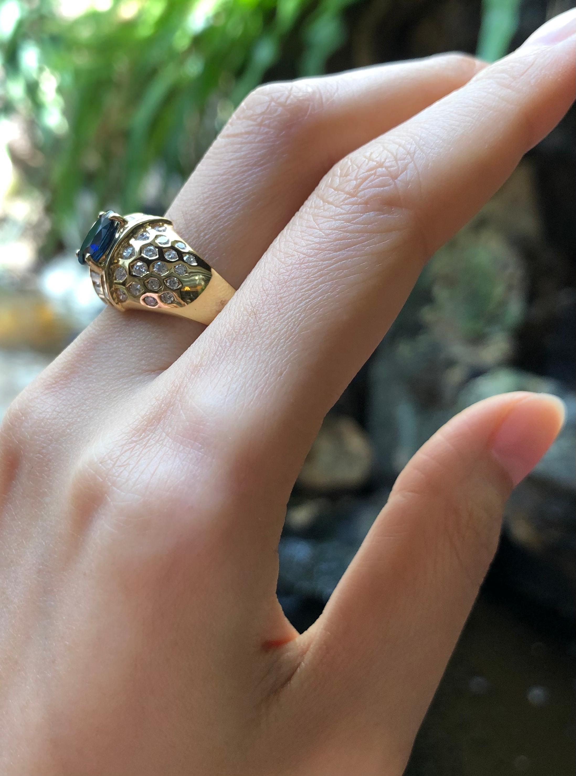Blauer blauer Saphir mit Diamantring in 18 Karat Goldfassung (Art déco) im Angebot