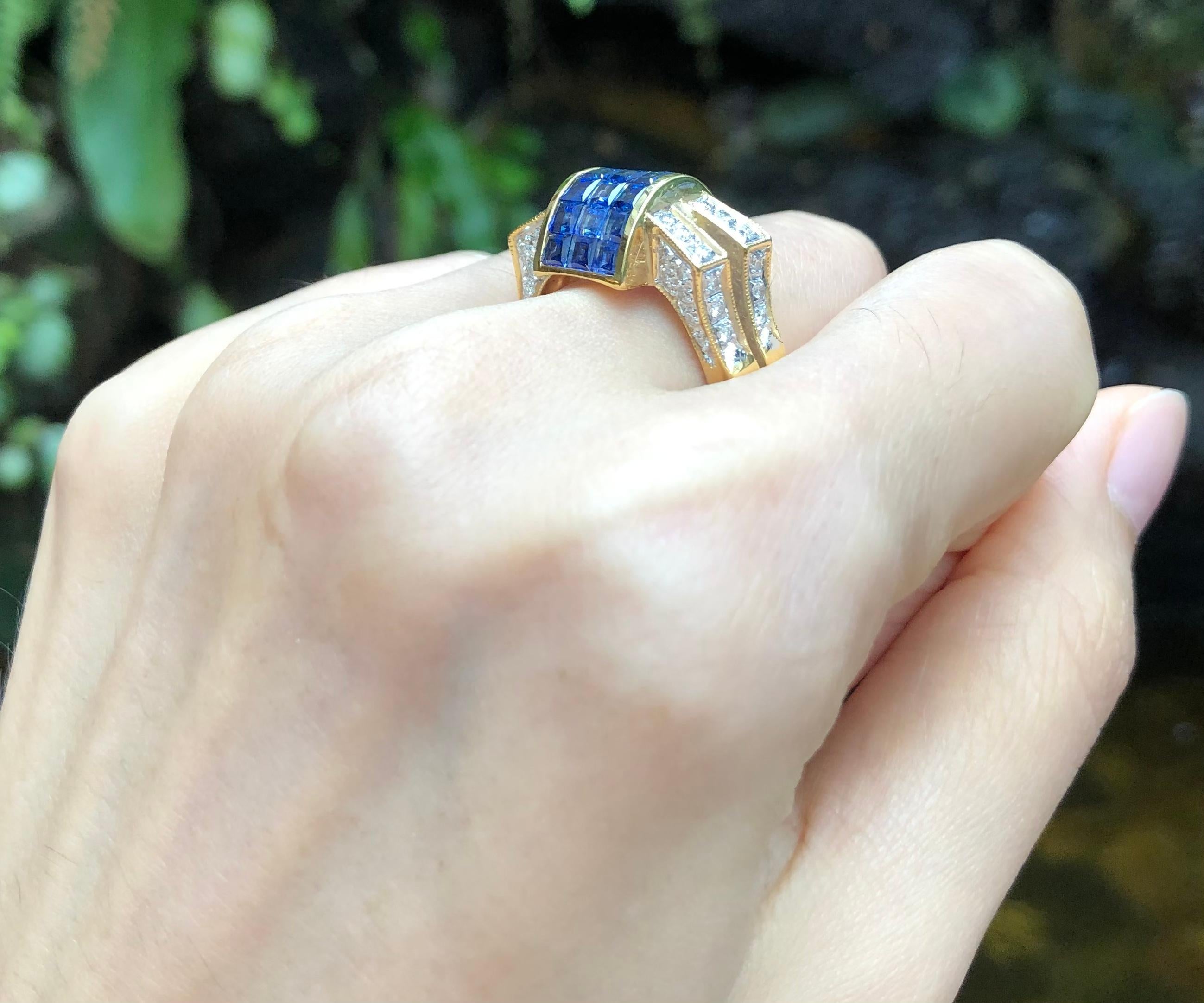 Blauer blauer Saphir mit Diamantring in 18 Karat Goldfassung (Gemischter Schliff) im Angebot