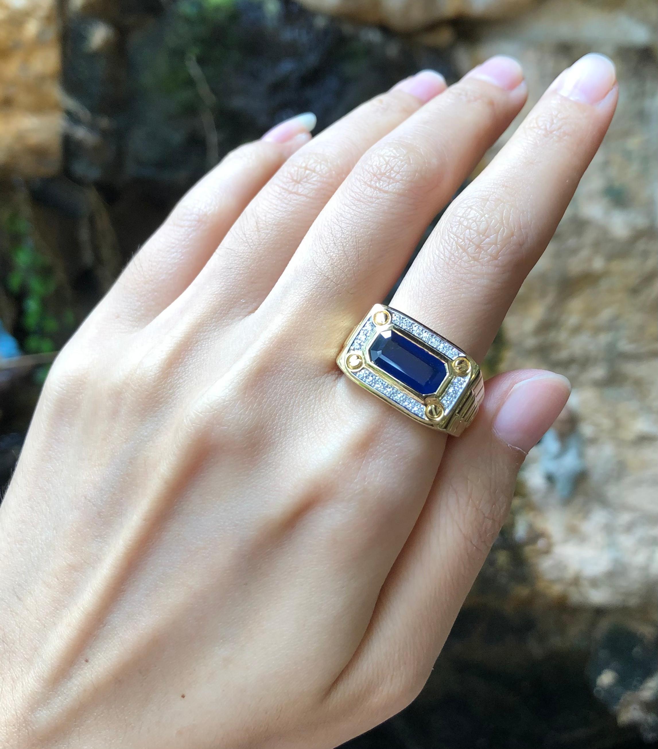 Blauer Saphir mit Diamantring aus 18 Karat Gold in Fassungen (Zeitgenössisch) im Angebot