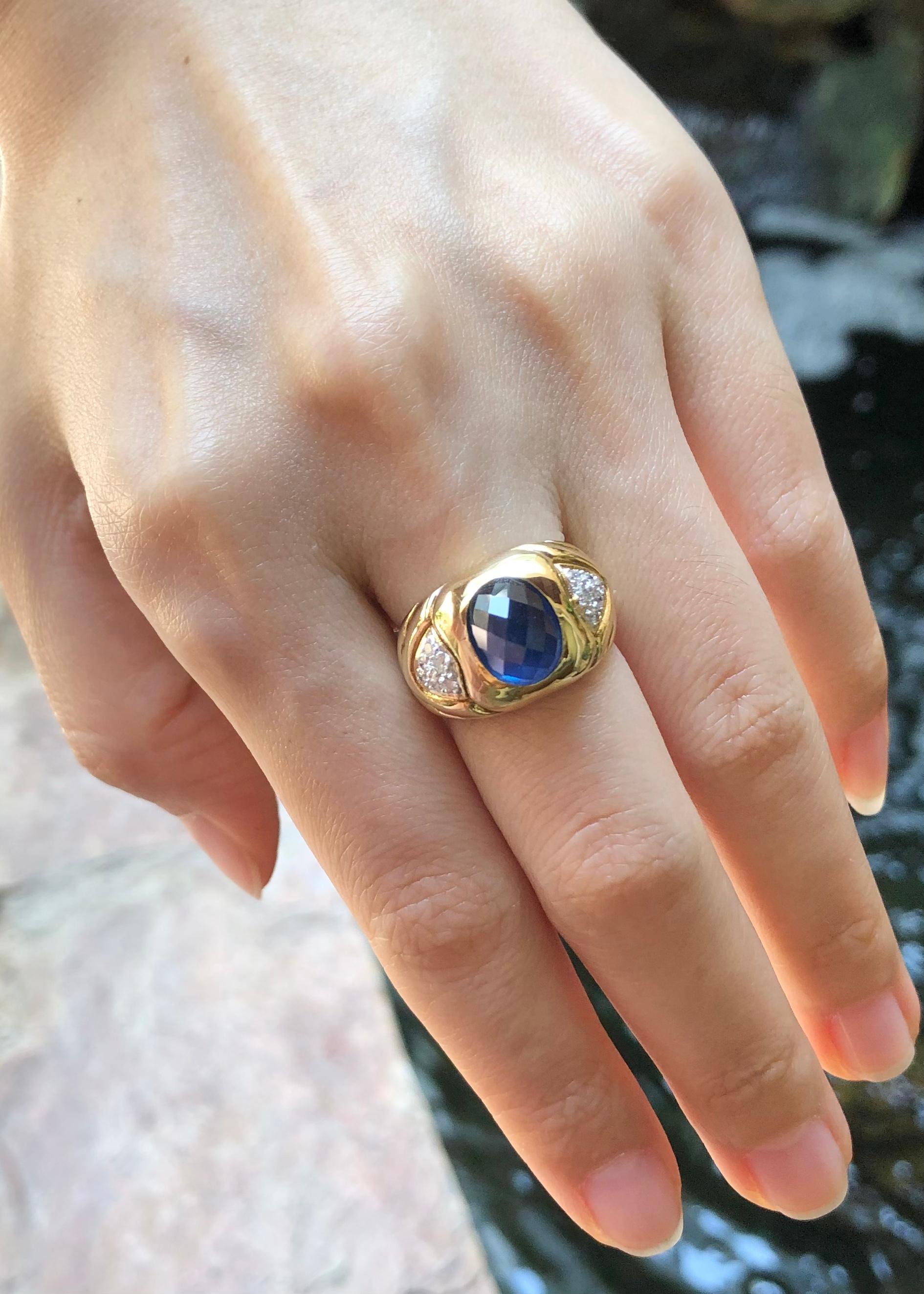 Contemporaneo Anello con zaffiro blu e diamante con montatura in oro 18 carati in vendita