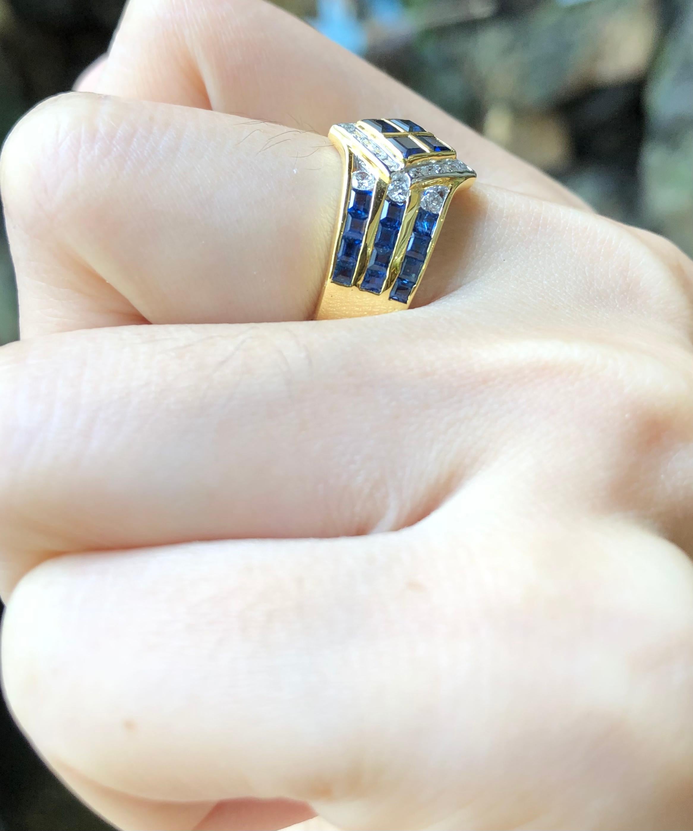 Taille carrée Saphir bleu  Bague avec diamant serti dans des montures en or 18 carats en vente