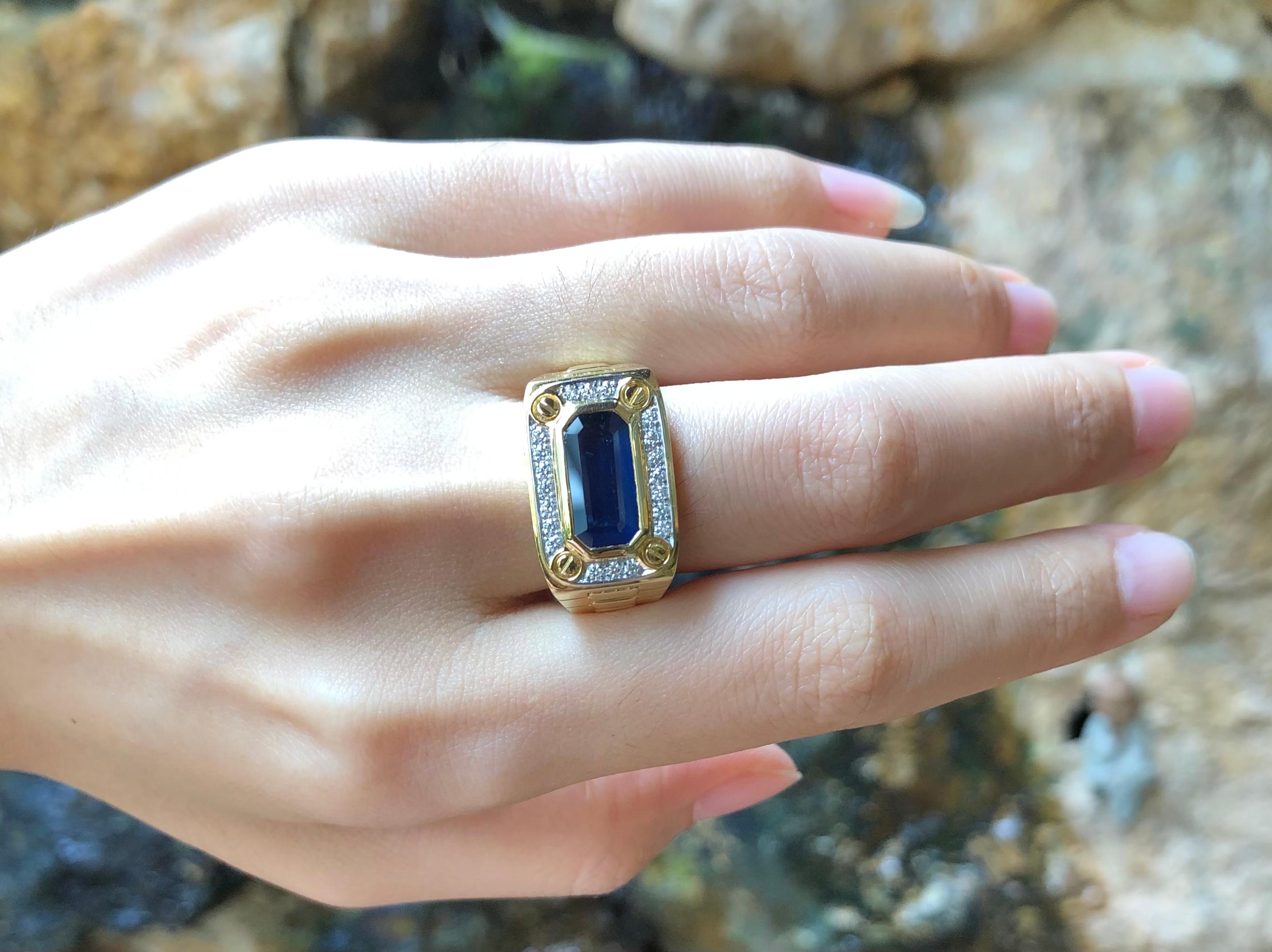 Blauer Saphir mit Diamantring aus 18 Karat Gold in Fassungen im Zustand „Neu“ im Angebot in Bangkok, TH