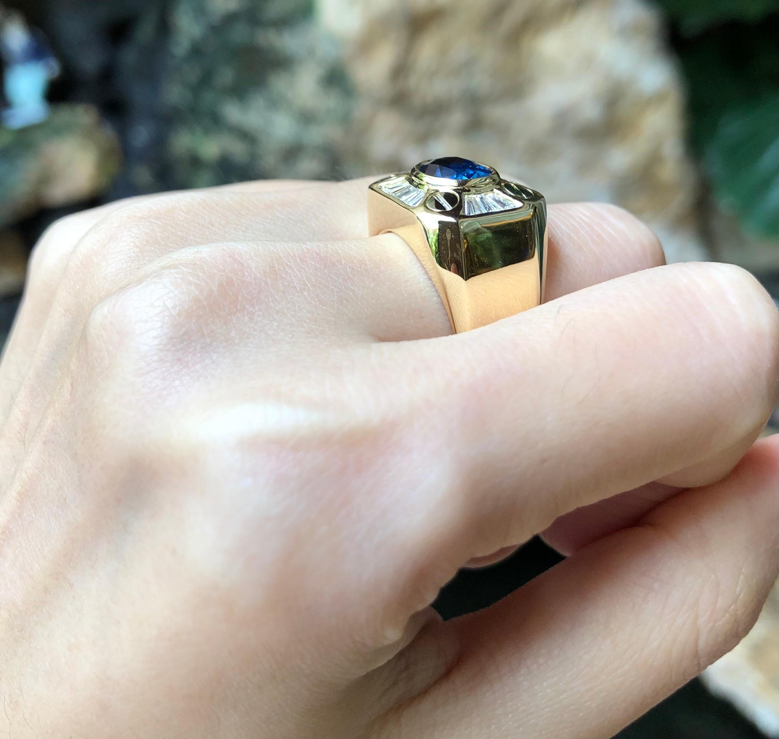 Bague en or 18 carats avec saphir bleu et diamant Neuf - En vente à Bangkok, TH