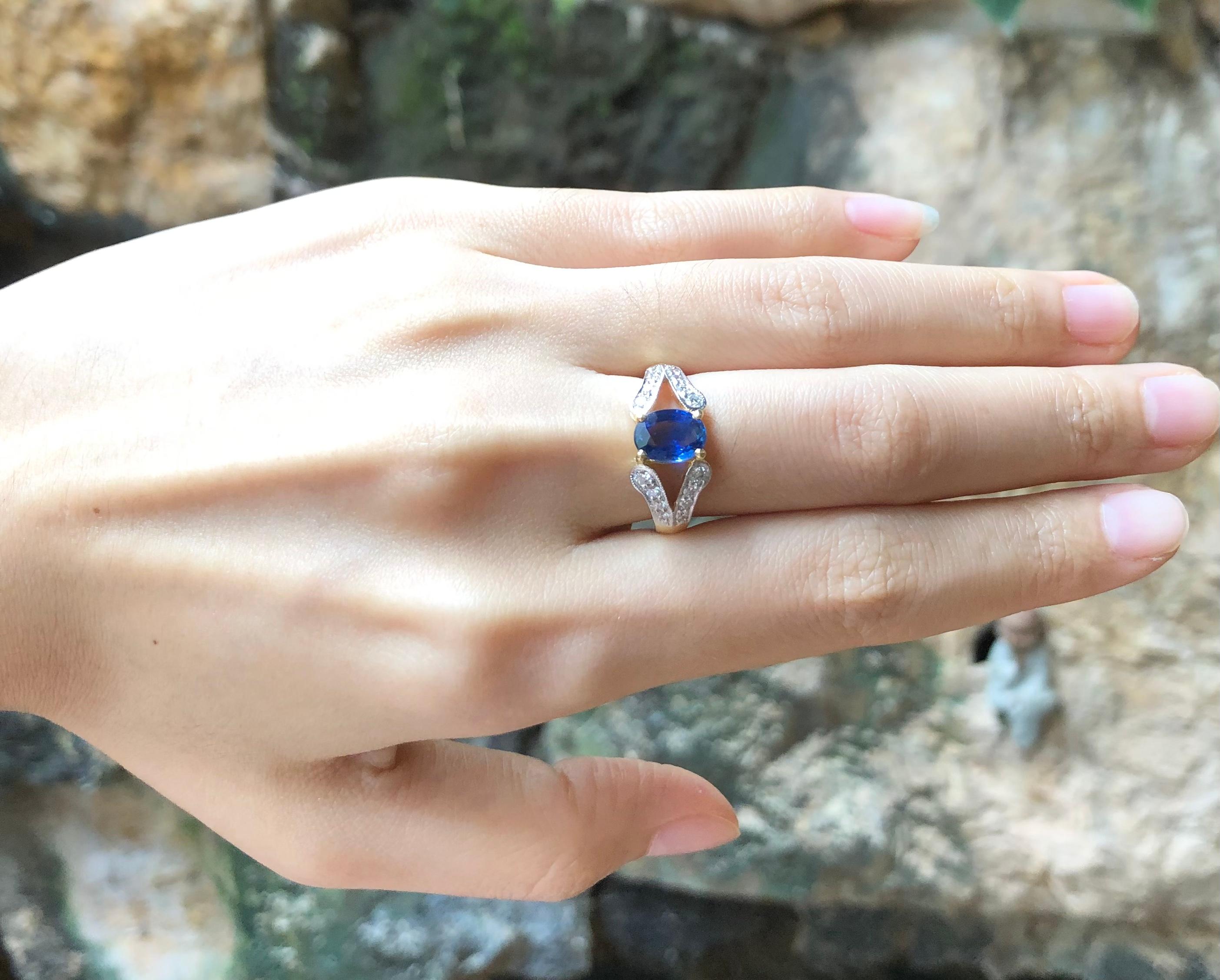 Blue Sapphire with Diamond Ring Set in 18 Karat Gold Settings In New Condition For Sale In Bangkok, TH