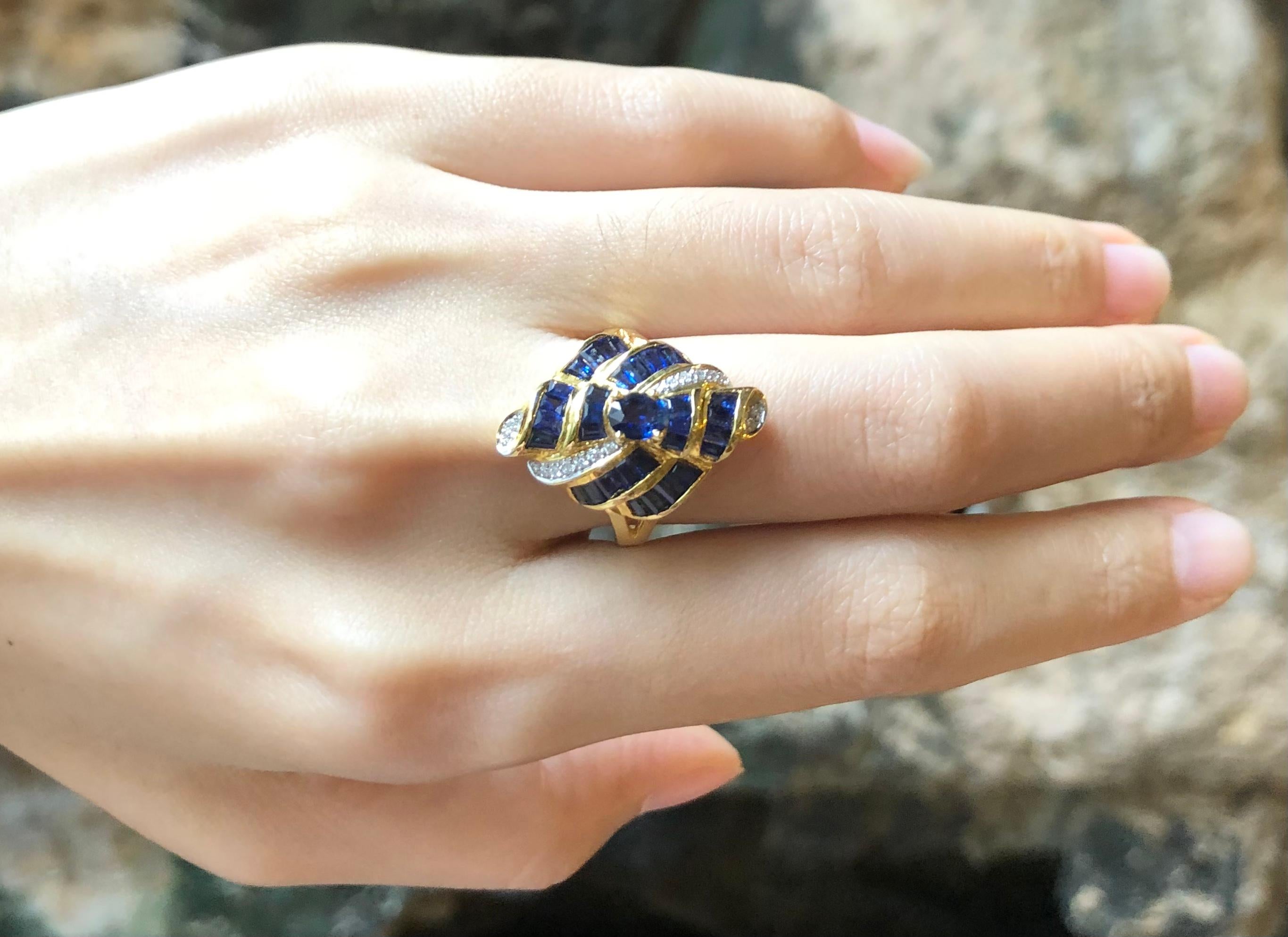 Art Deco Blue Sapphire with Diamond Ring Set in 18 Karat Gold Settings For Sale