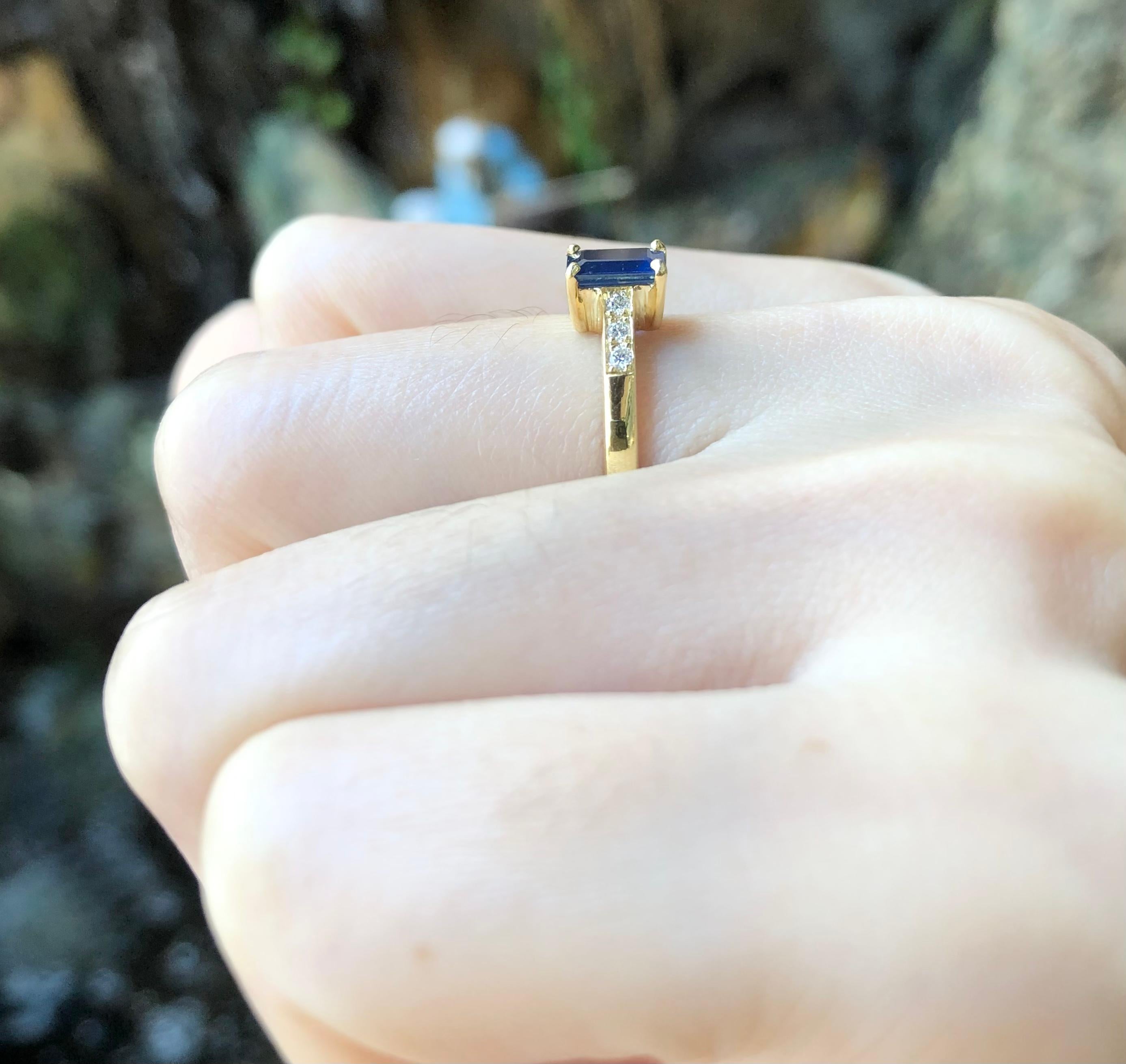 Blauer Saphir mit Diamantring aus 18 Karat Gold in Fassungen im Zustand „Neu“ im Angebot in Bangkok, TH