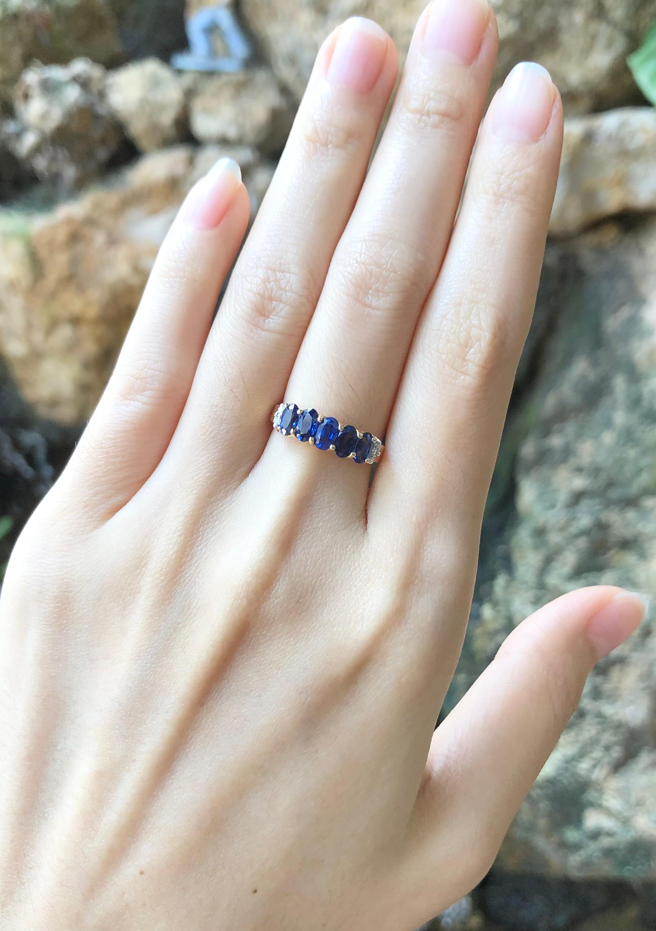 Bague en or 18 carats sertie d'un saphir bleu et de diamants Neuf - En vente à Bangkok, TH
