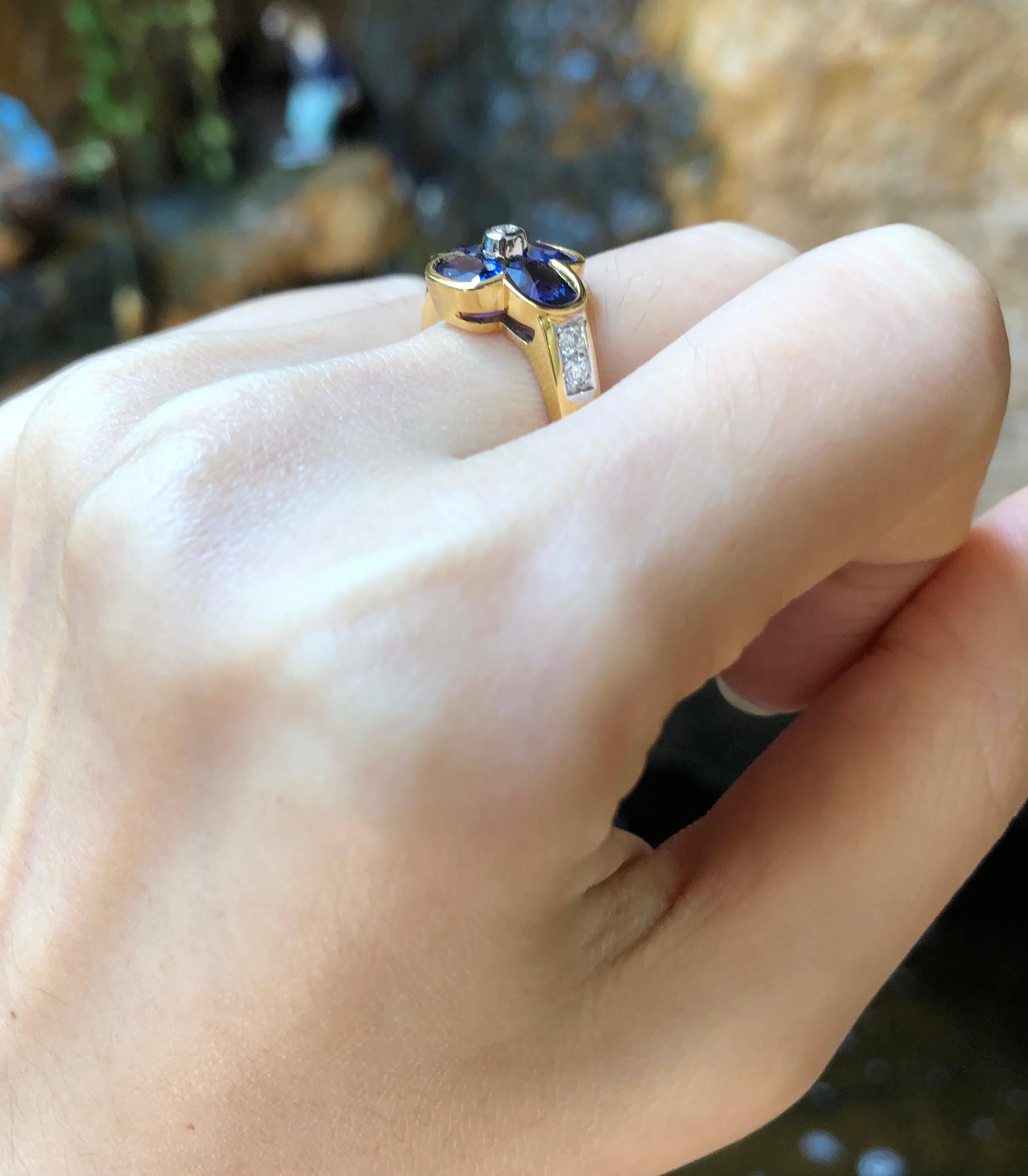 Blue Sapphire with Diamond  Ring Set in 18 Karat Gold Settings In New Condition For Sale In Bangkok, TH