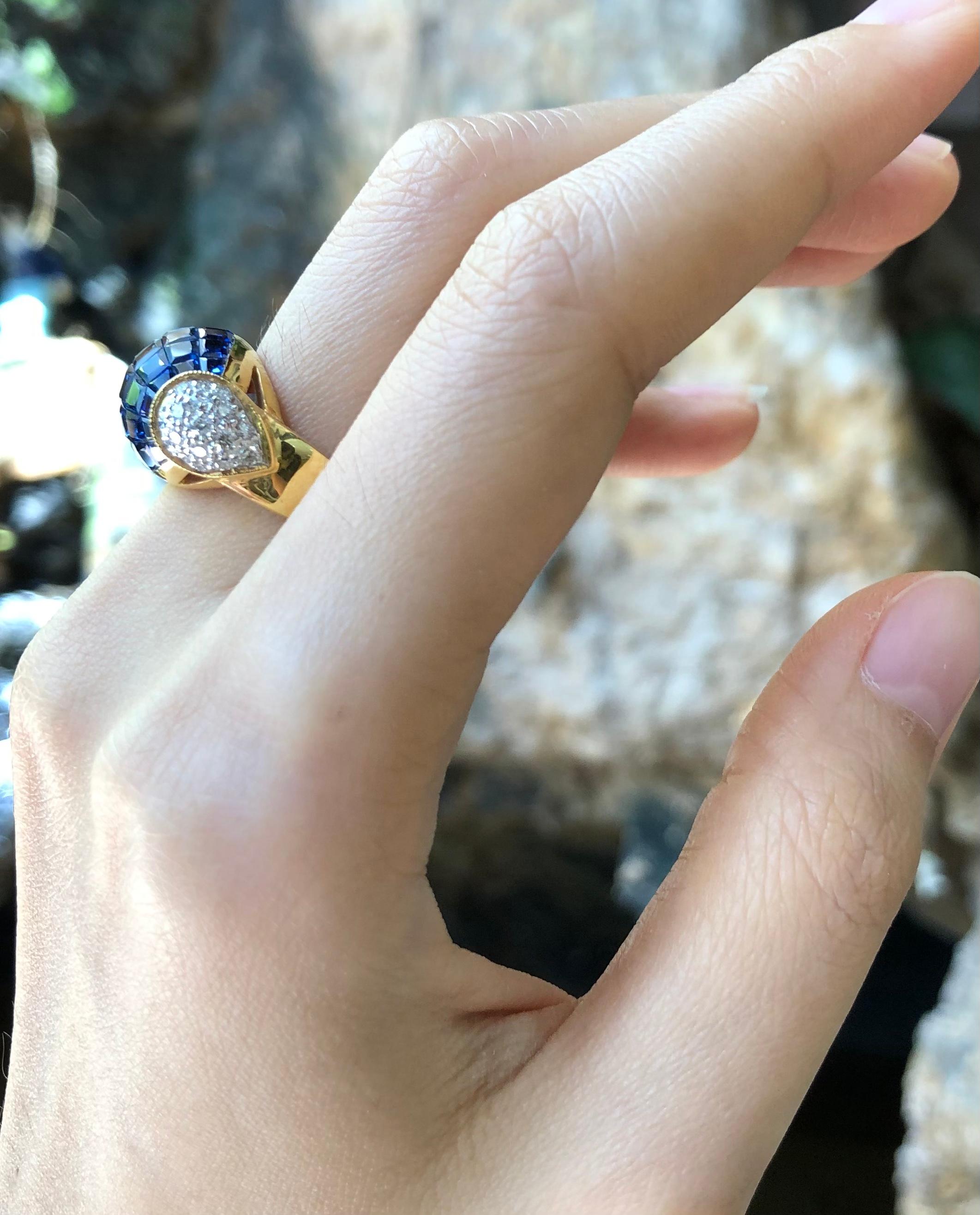 Bague en or 18 carats sertie d'un saphir bleu et de diamants Unisexe en vente