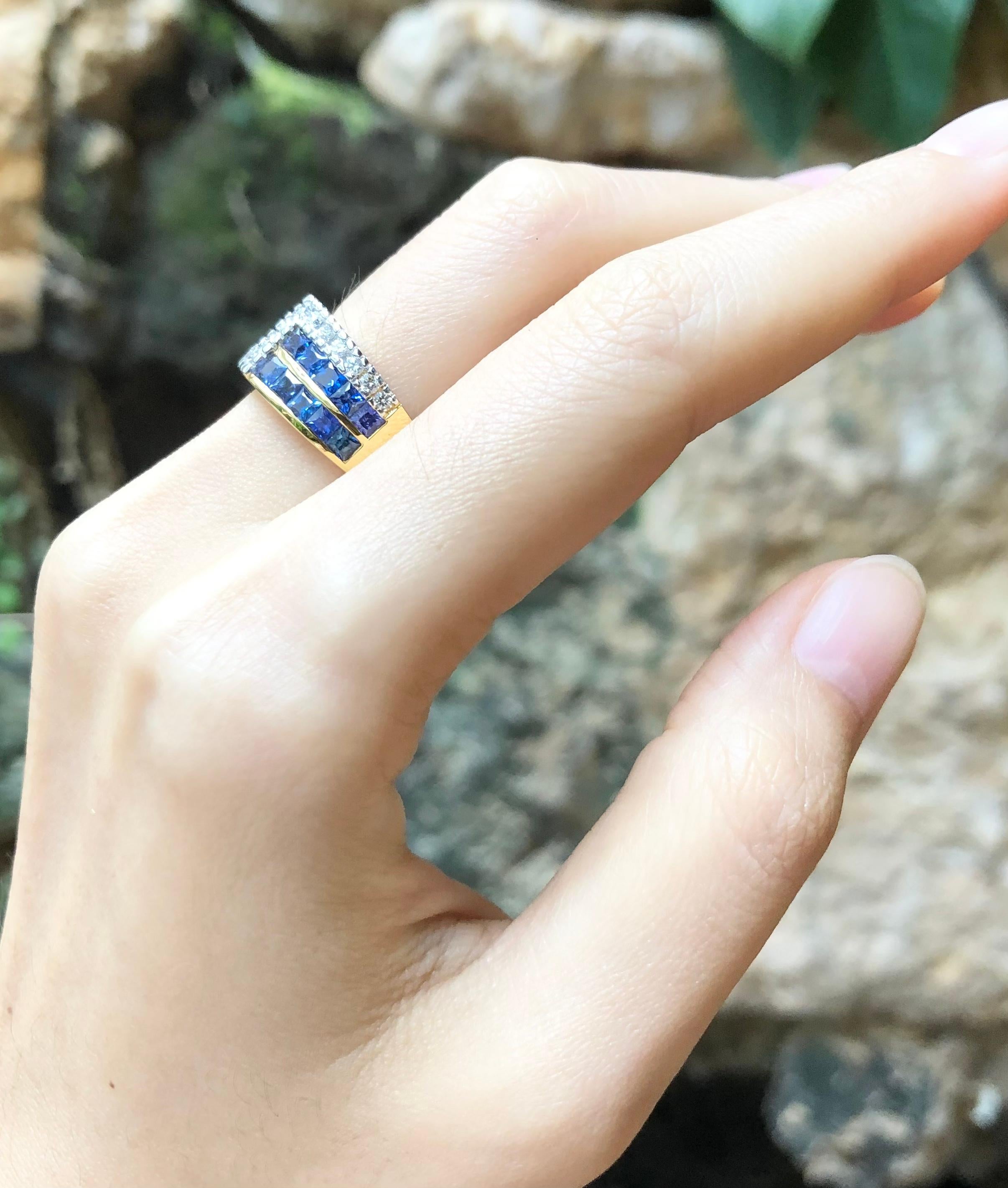 Women's or Men's Blue Sapphire with Diamond Ring Set in 18 Karat Gold Settings For Sale