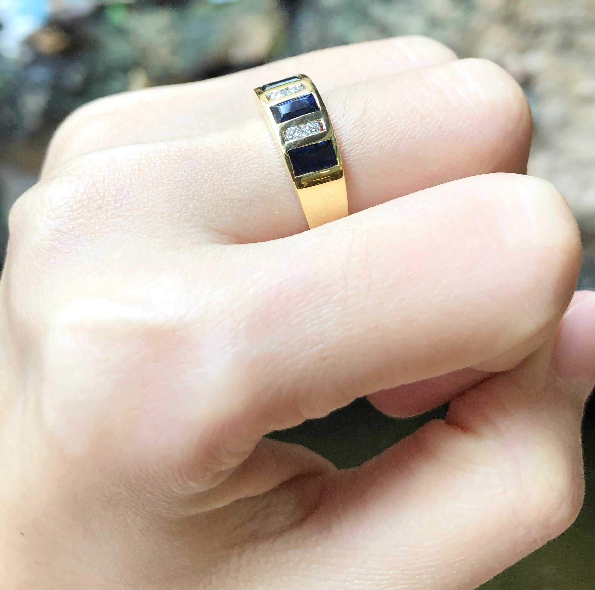 Women's or Men's Blue Sapphire with Diamond Ring Set in 18 Karat Gold Settings For Sale