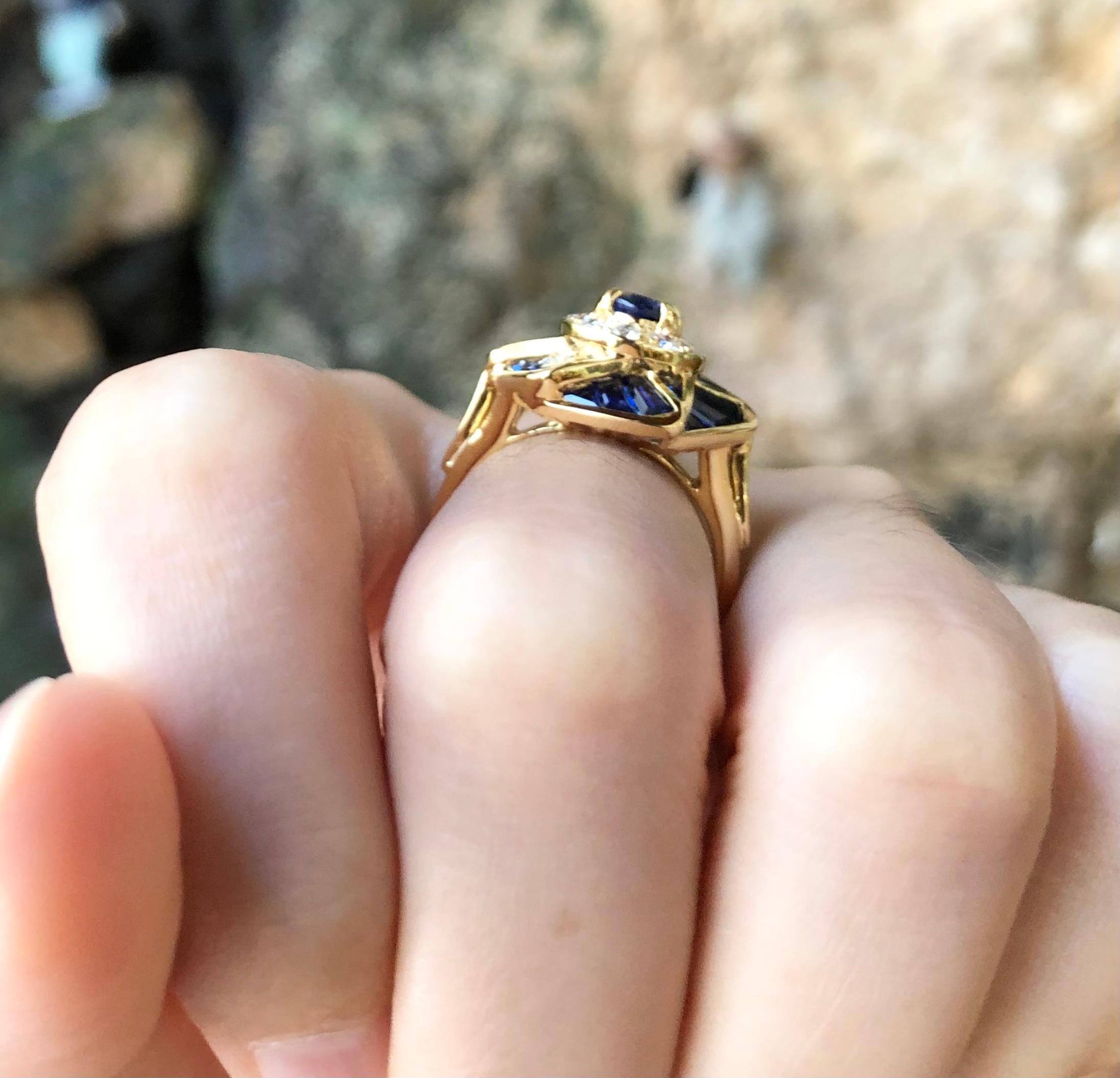 Bague en or 18 carats sertie d'un saphir bleu et de diamants Pour femmes en vente