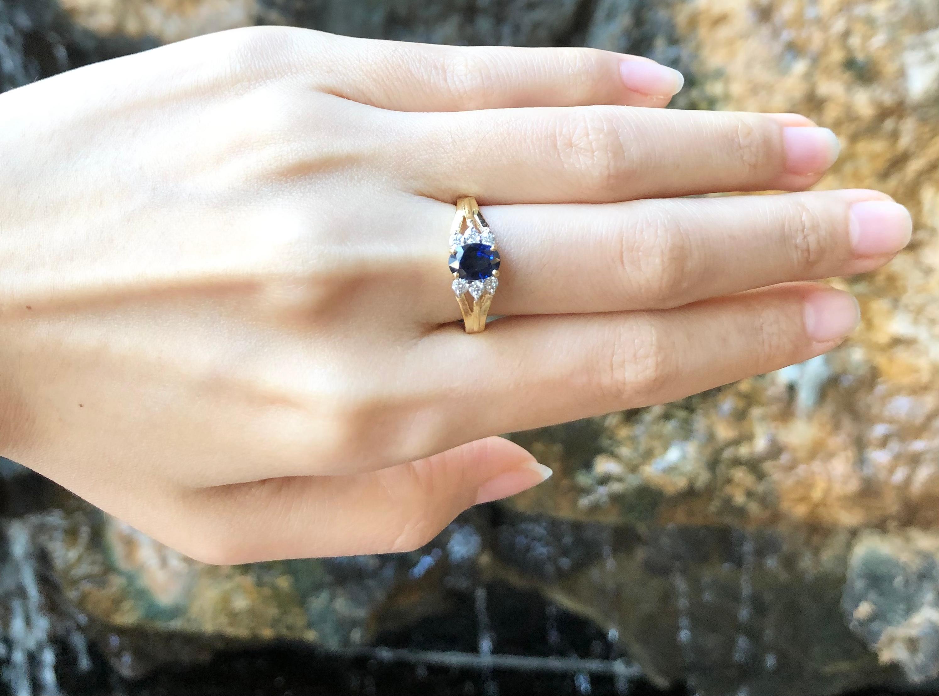 Contemporary Blue Sapphire with Diamond Ring set in 18 Karat Gold Settings For Sale