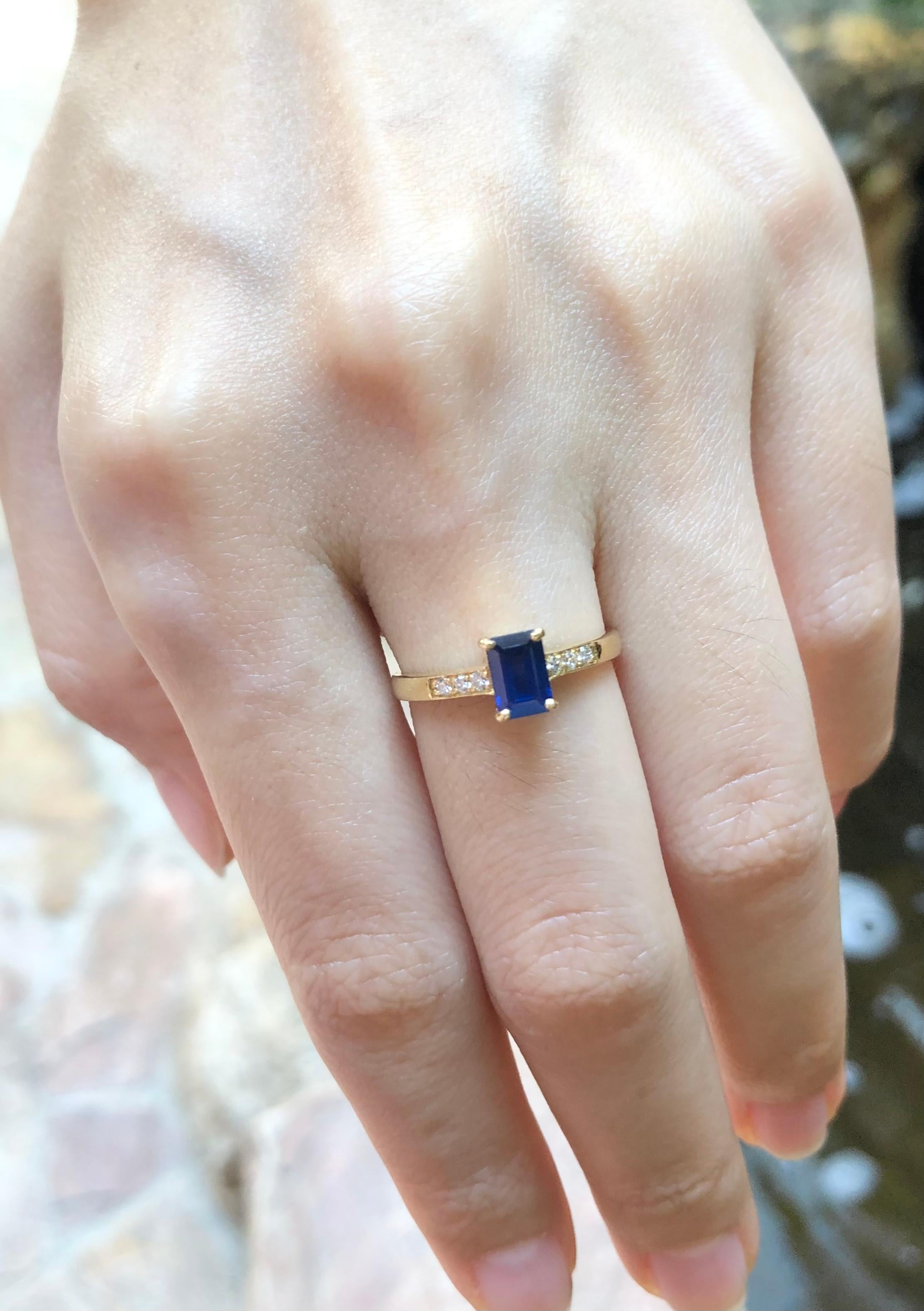 Blauer Saphir mit Diamantring aus 18 Karat Gold in Fassungen Damen im Angebot