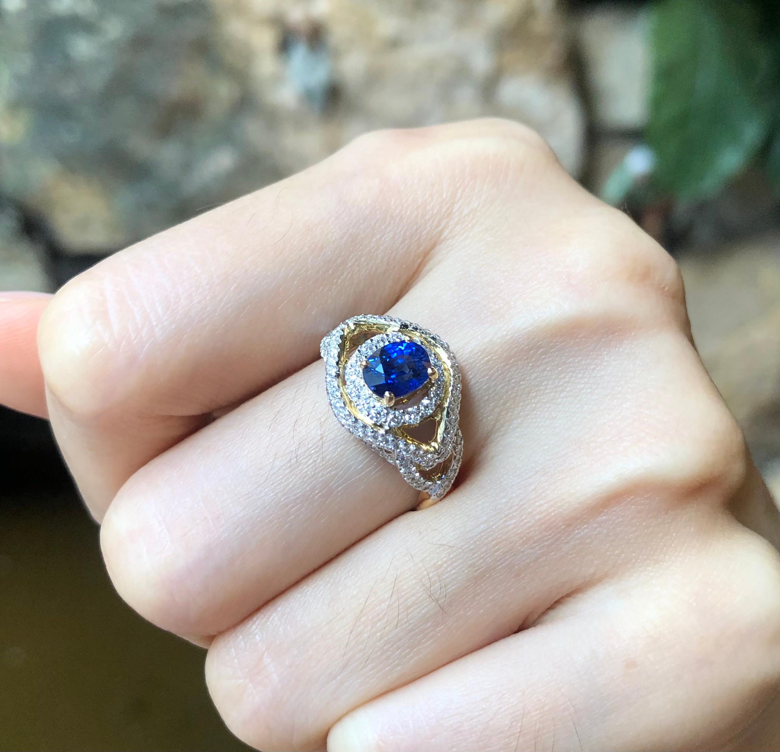 Blue Sapphire with Diamond Ring Set in 18 Karat Gold Settings In New Condition For Sale In Bangkok, TH