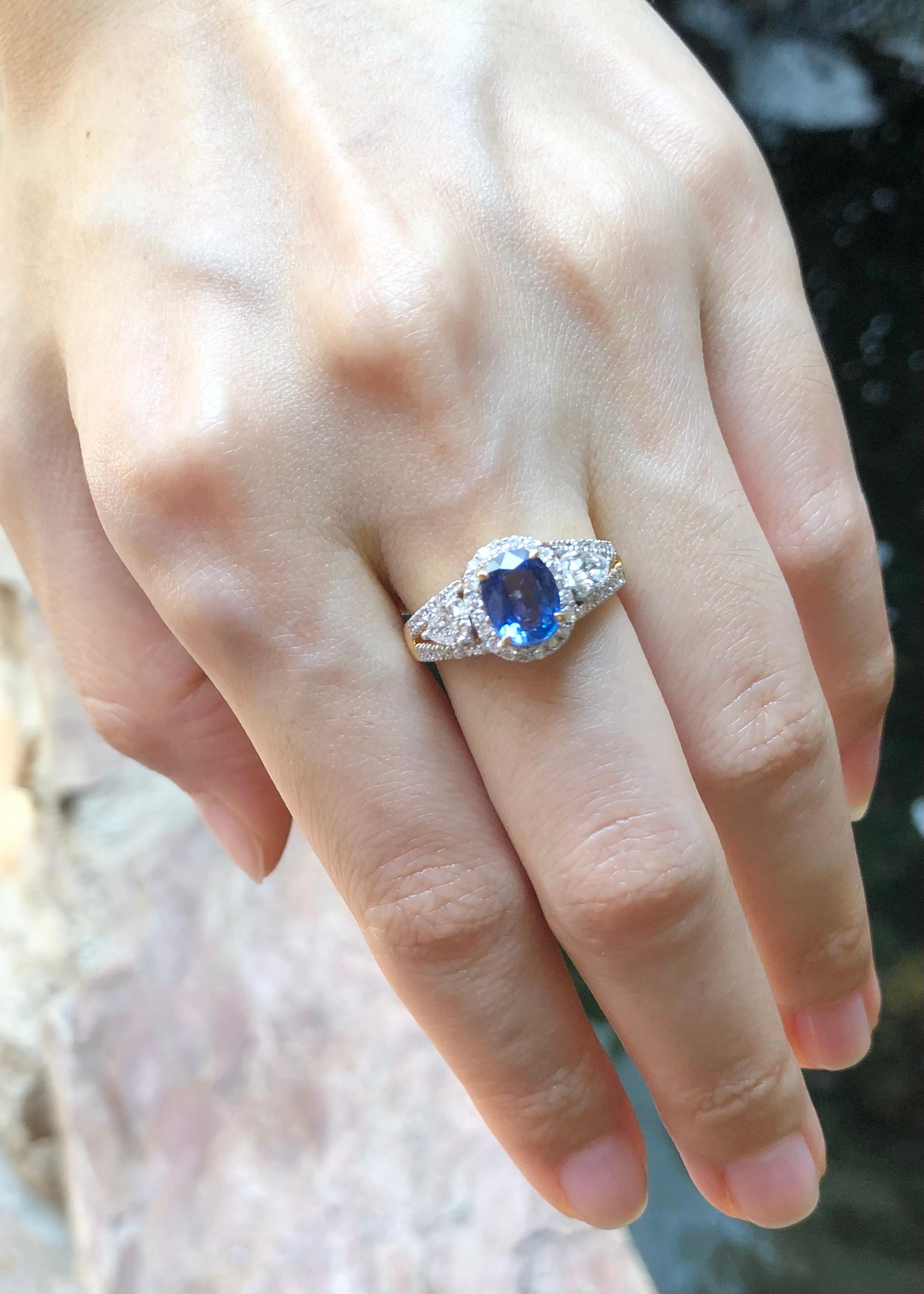 Blue Sapphire with Diamond Ring Set in 18 Karat Gold Settings For Sale 1