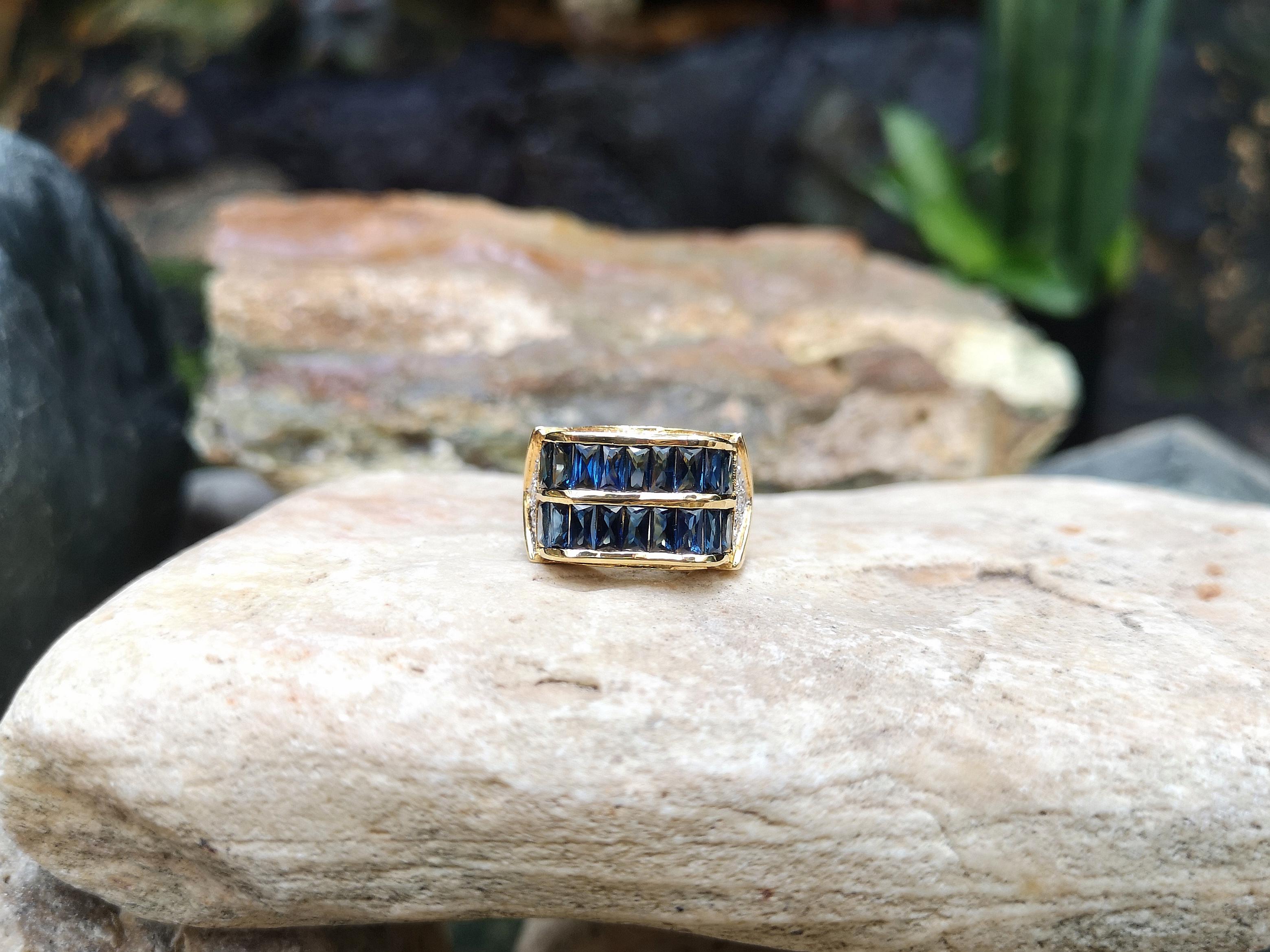 Blue Sapphire with Diamond Ring Set in 18 Karat Gold Settings For Sale 2