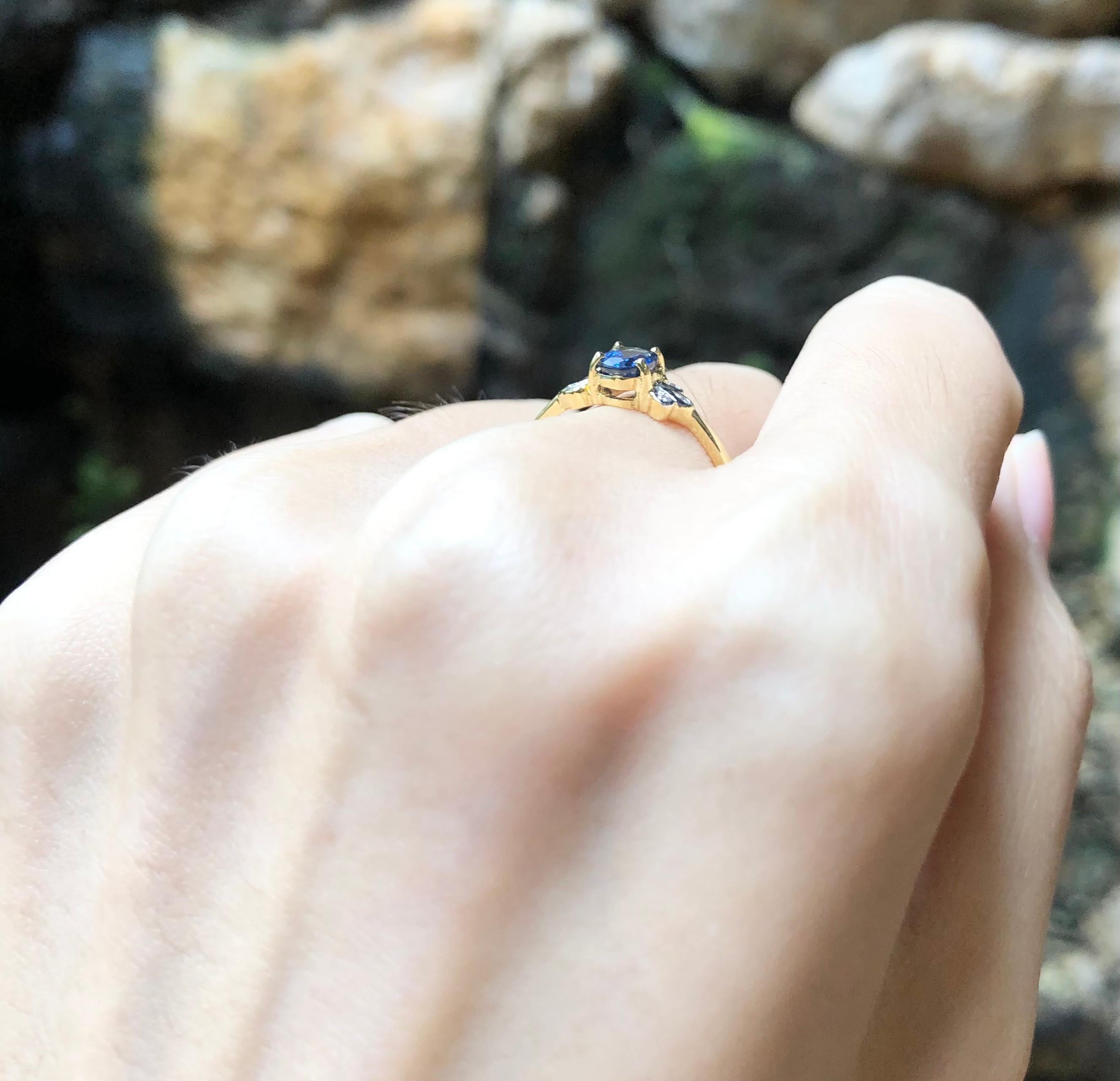 Blue Sapphire with Diamond Ring Set in 18 Karat Gold Settings For Sale 2