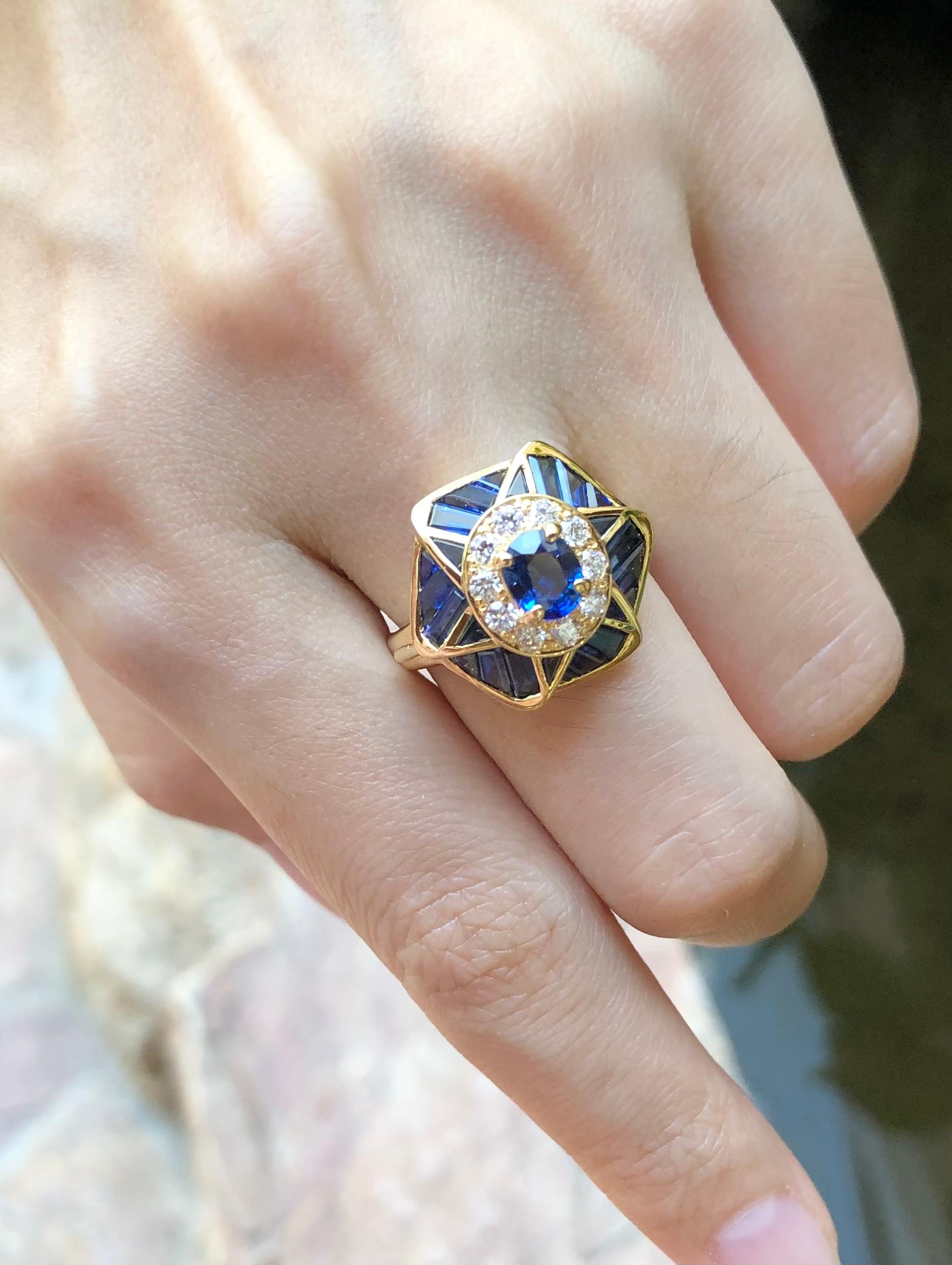 Bague en or 18 carats sertie d'un saphir bleu et de diamants en vente 2