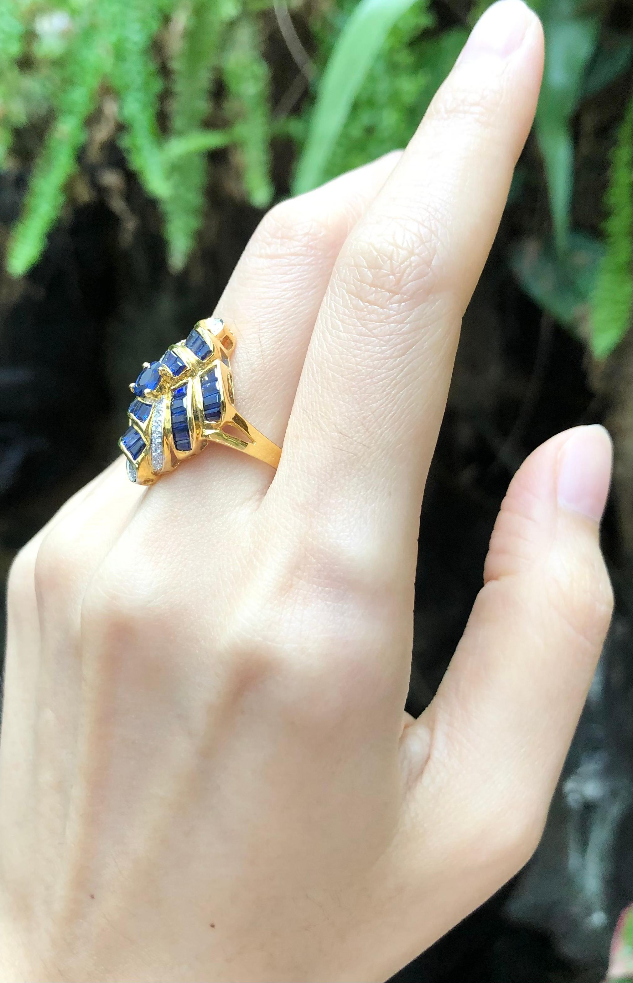 Women's Blue Sapphire with Diamond Ring Set in 18 Karat Gold Settings For Sale