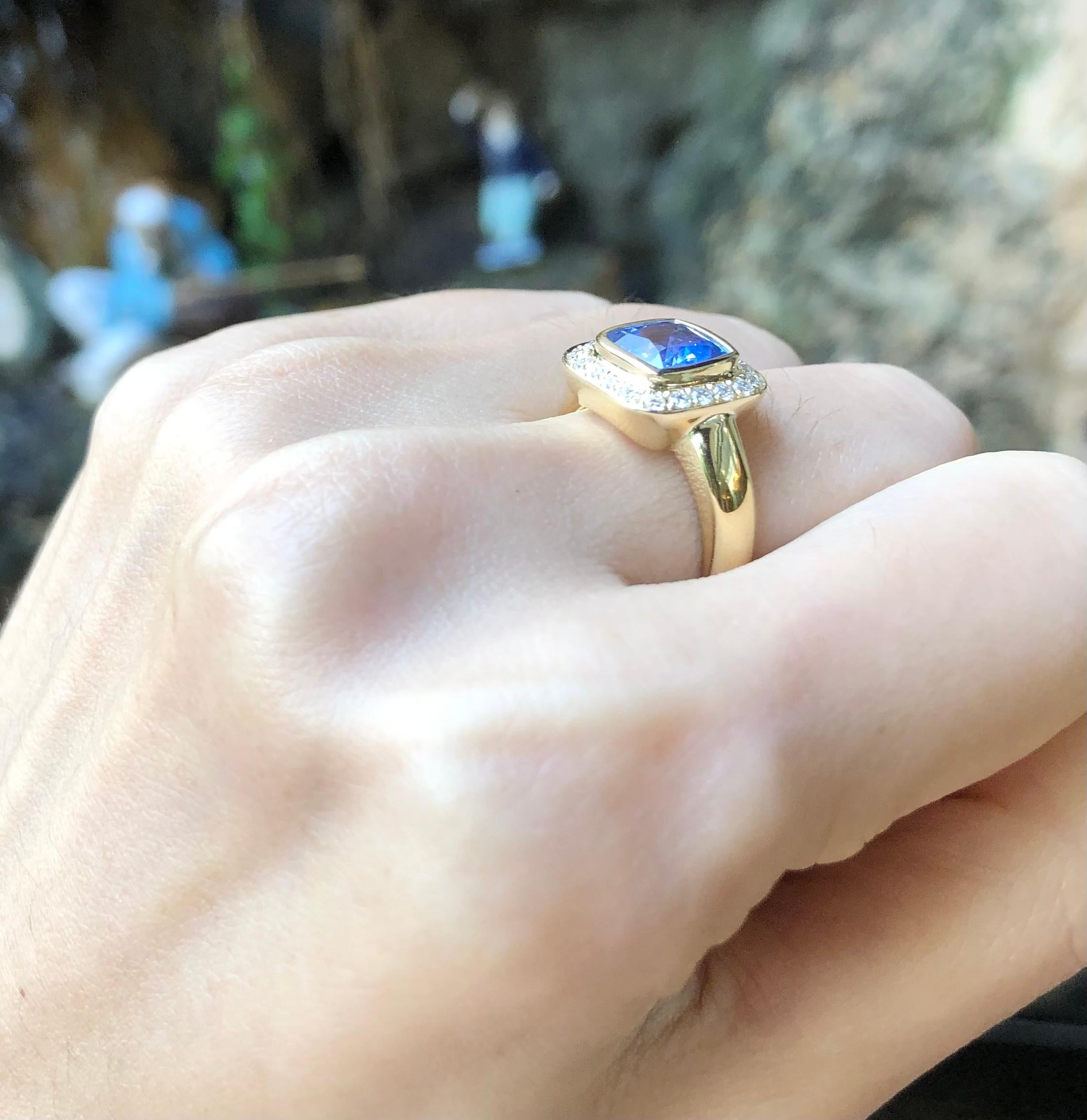 Blue Sapphire with Diamond Ring Set in 18 Karat Gold Settings For Sale 2