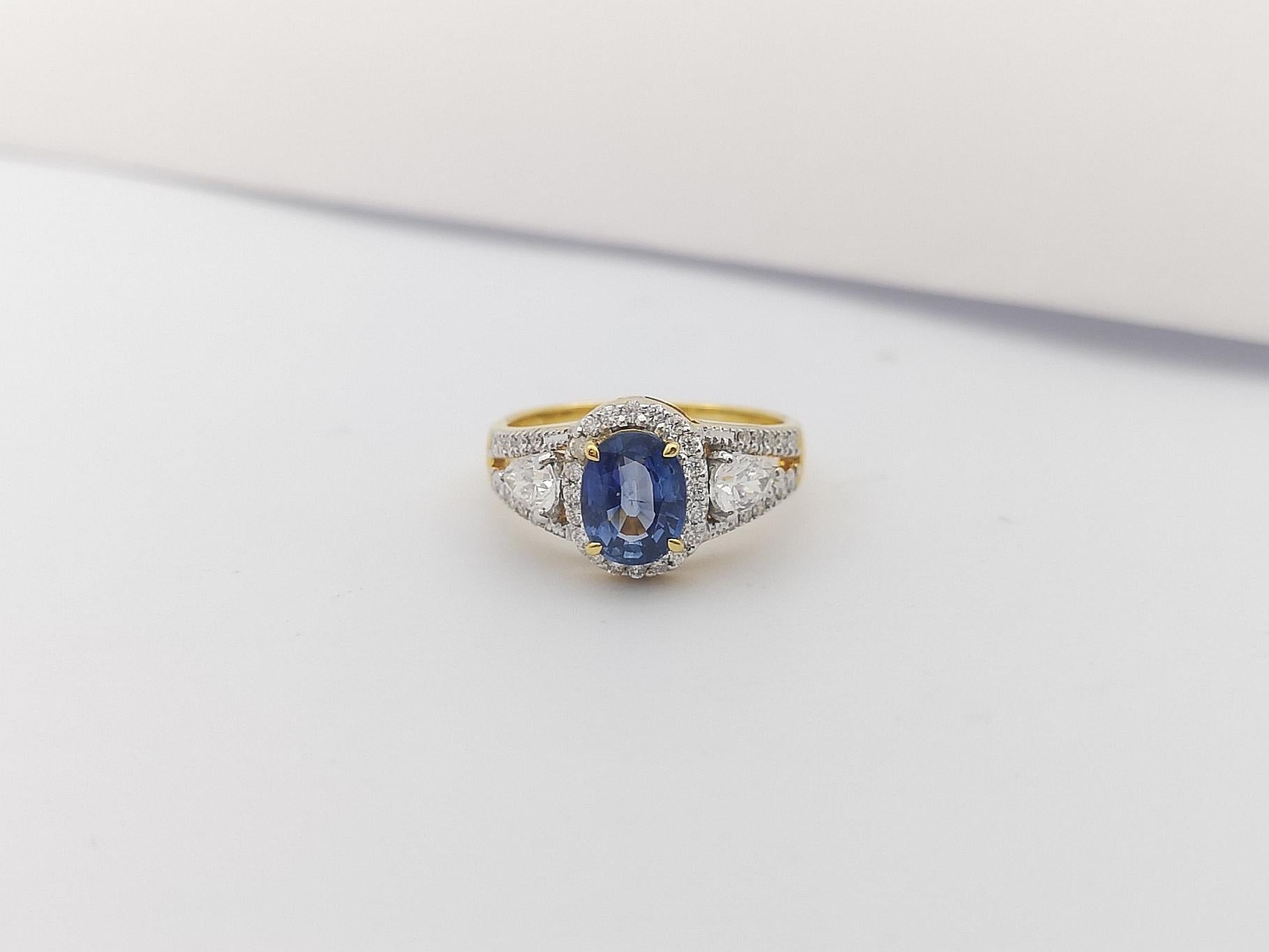 Blue Sapphire with Diamond Ring Set in 18 Karat Gold Settings For Sale 2