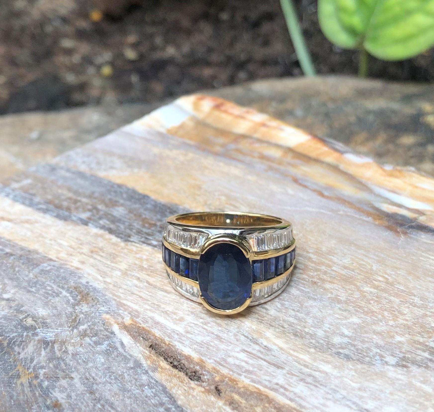 Anello con zaffiro blu e diamanti incastonati in oro 18 carati in vendita 3