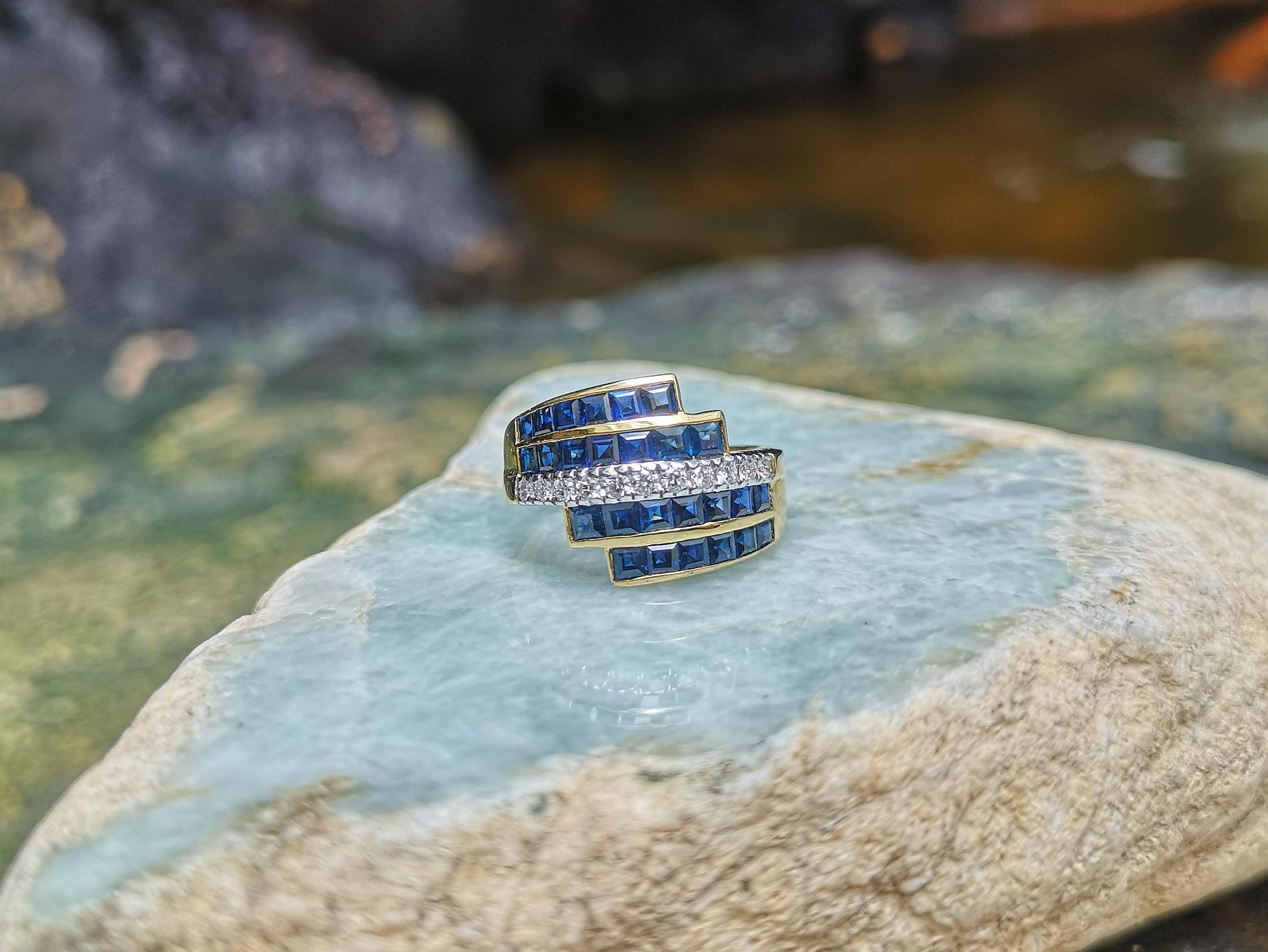 Women's Blue Sapphire with Diamond Ring Set in 18 Karat Gold Settings For Sale