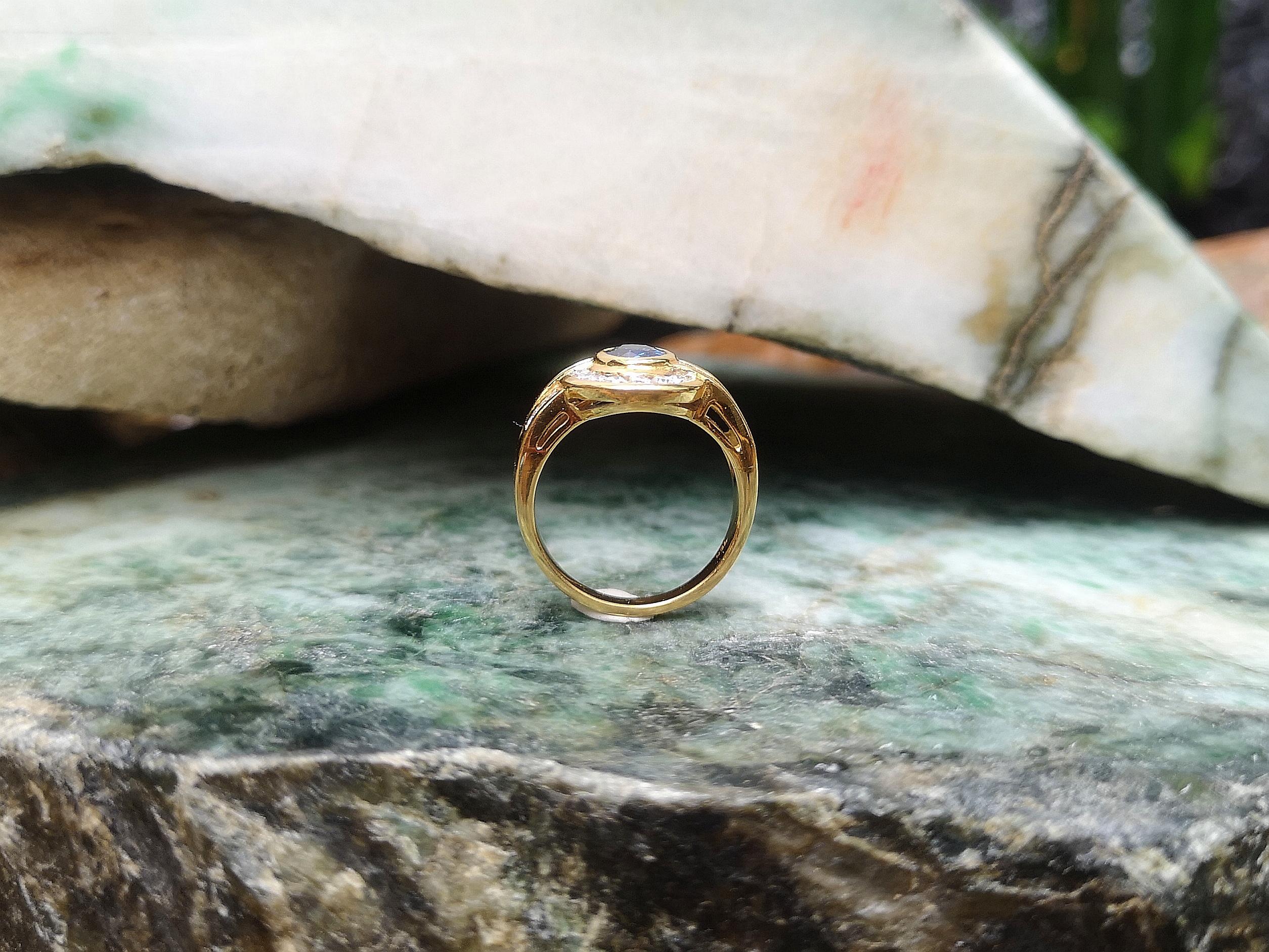 Blauer Saphir mit Diamantring aus 18 Karat Gold in Fassungen im Angebot 3