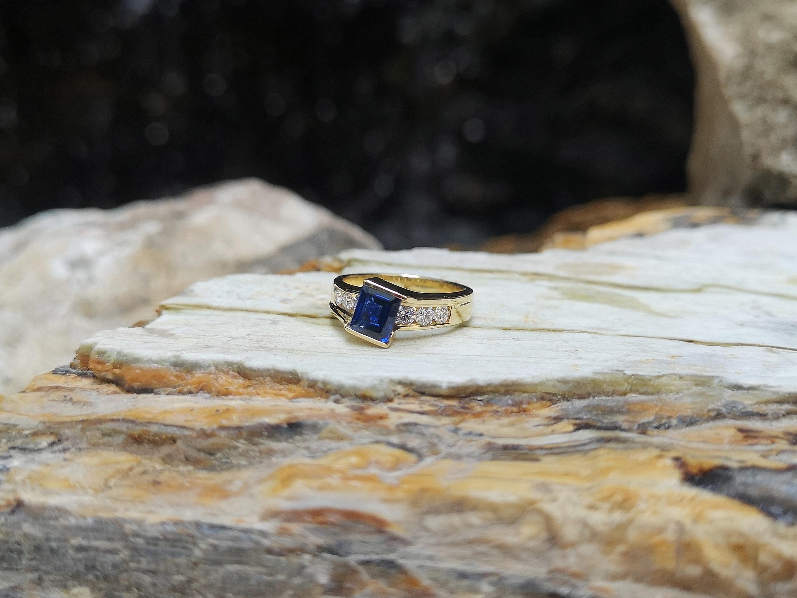 Blue Sapphire with Diamond Ring Set in 18 Karat Gold Settings For Sale 2