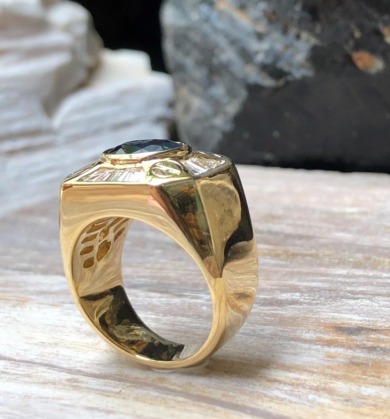 Bague en or 18 carats avec saphir bleu et diamant en vente 3