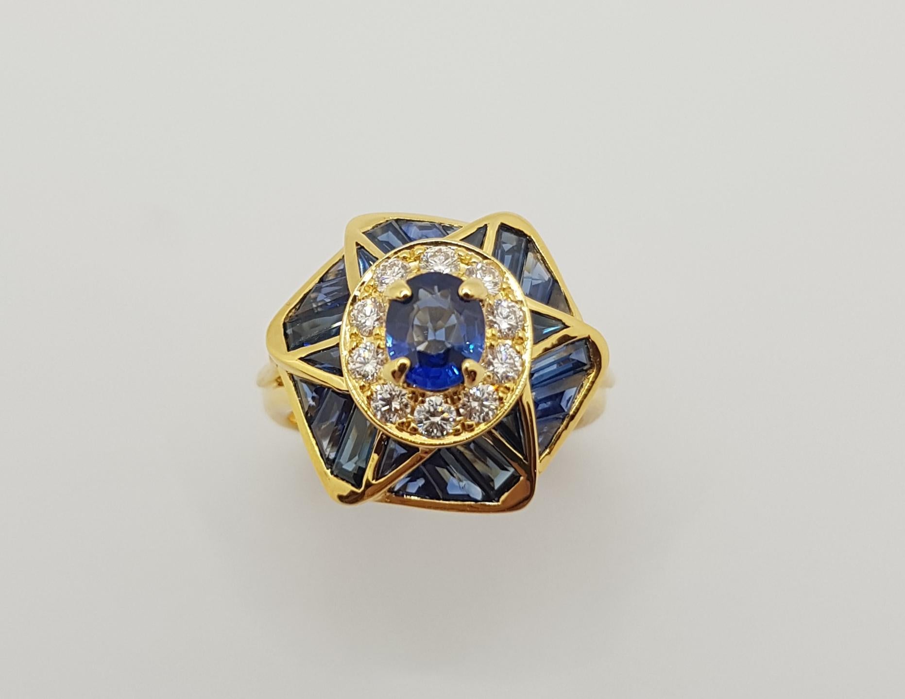 Bague en or 18 carats sertie d'un saphir bleu et de diamants en vente 3