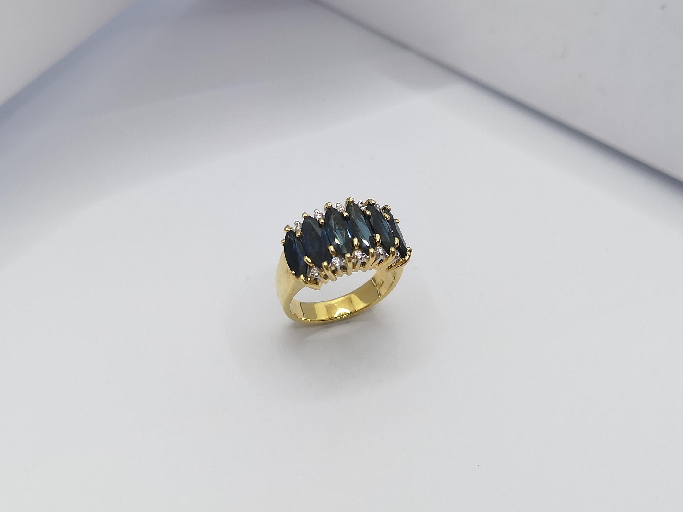 Bague en or 18 carats sertie de saphirs bleus et de diamants en vente 3