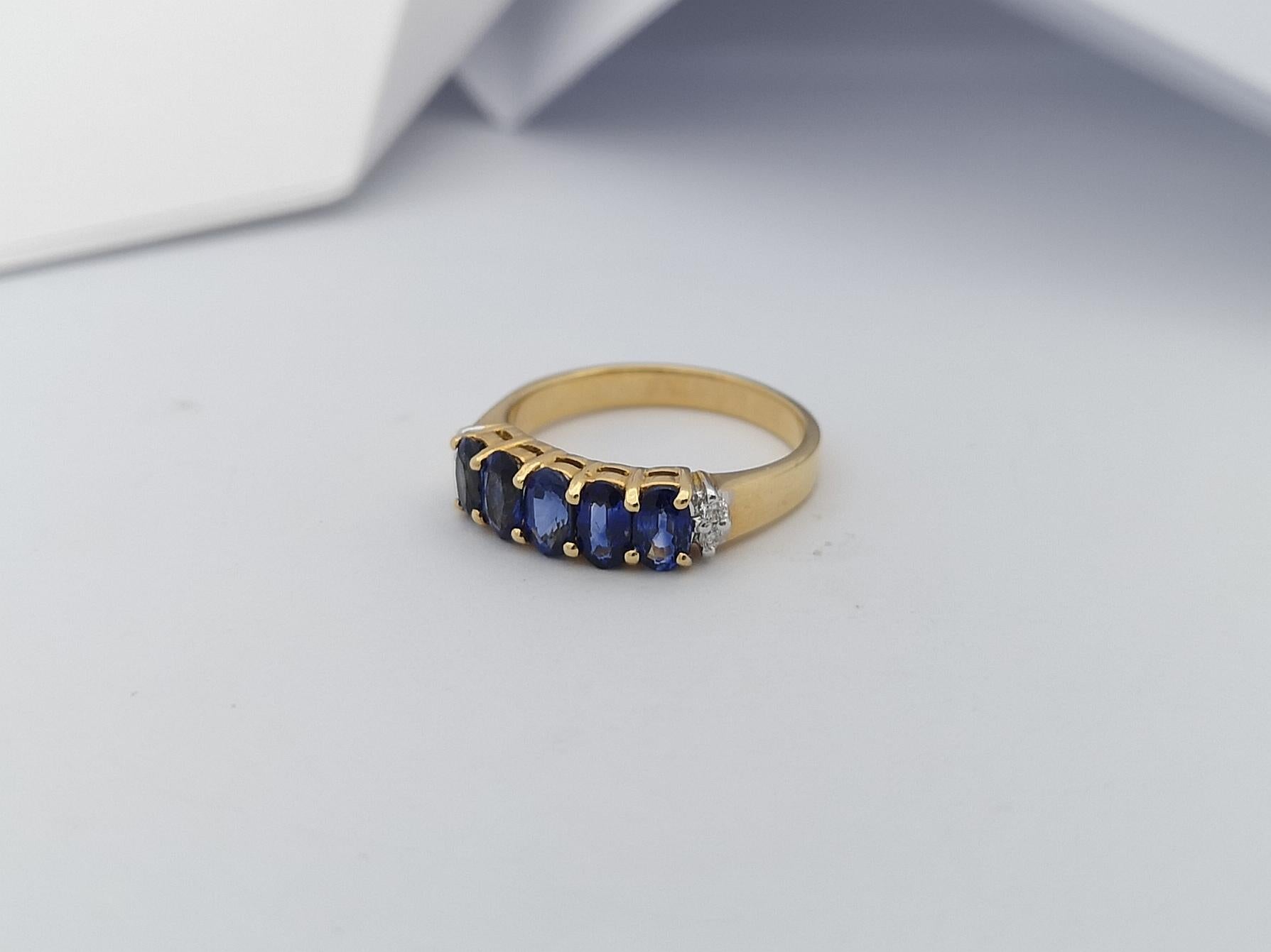 Bague en or 18 carats sertie d'un saphir bleu et de diamants en vente 3