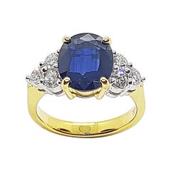 Bague en or 18 carats sertie d'un saphir bleu et de diamants