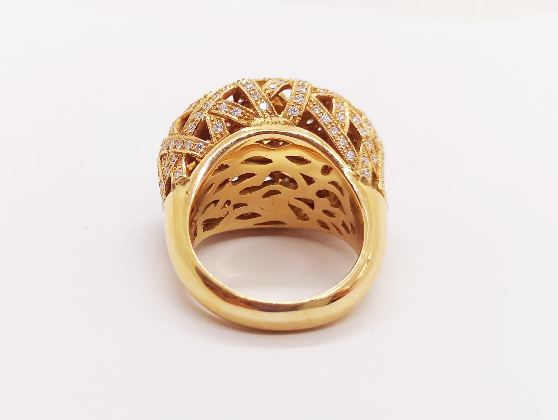 Blauer Saphir 3,38 Karat mit Diamant 1,22 Karat Ring Set in 18 Karat Rose Gold Fassung 

Breite: 2,5 cm
Länge: 2,0 cm 
Ringgröße: 54

