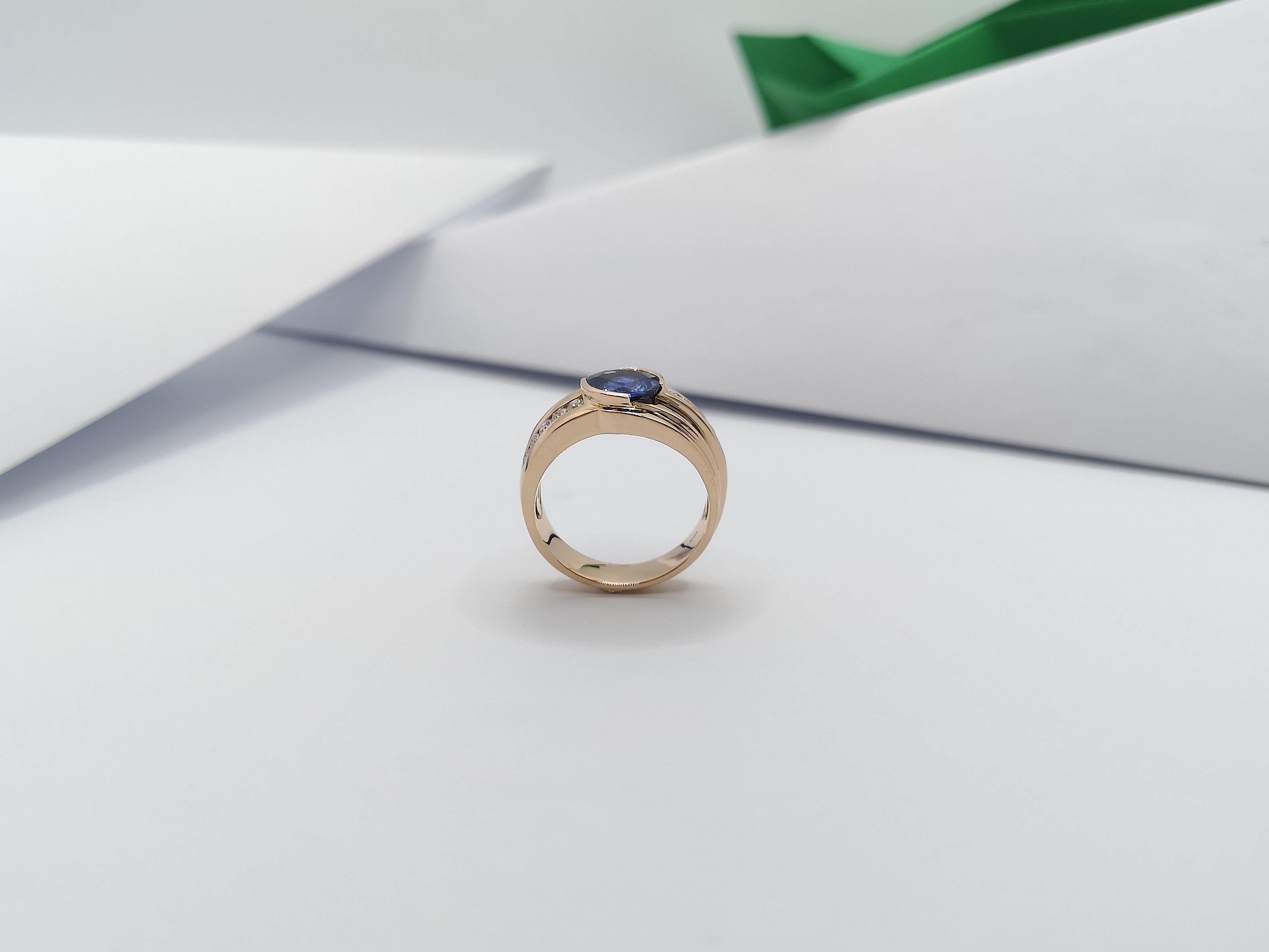 Blue Sapphire with Diamond Ring Set in 18 Karat Rose Gold Settings For Sale 2