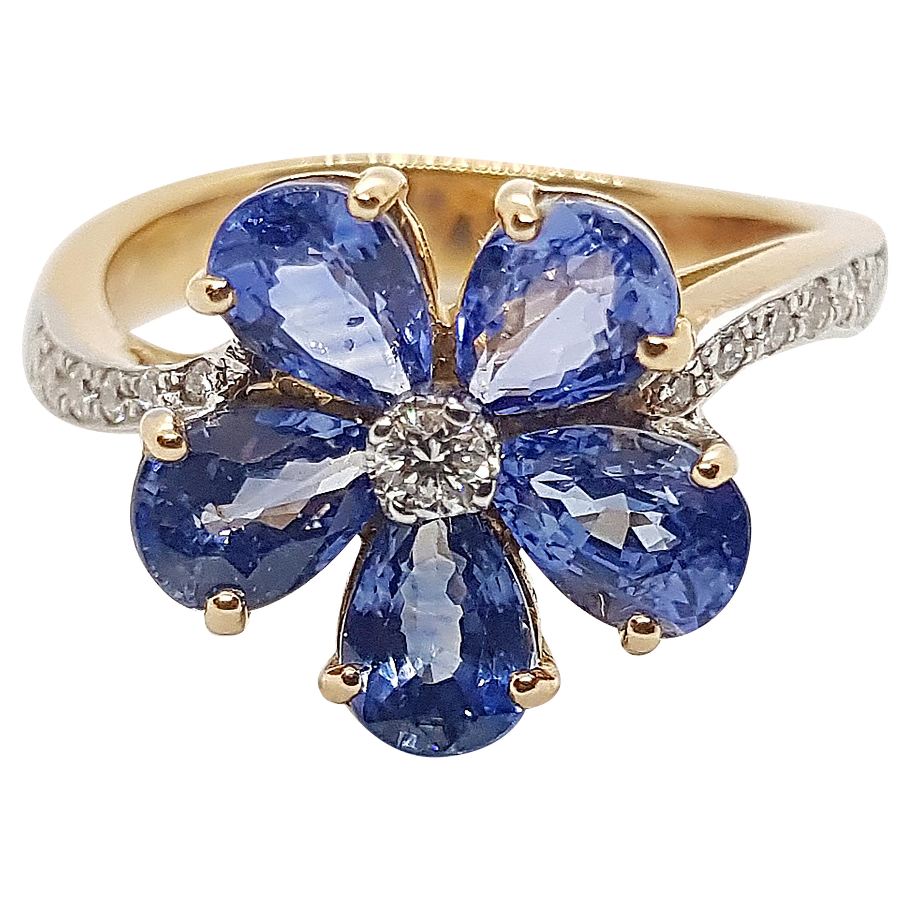 Blue Sapphire with Diamond Ring Set in 18 Karat Rose Gold Settings For Sale